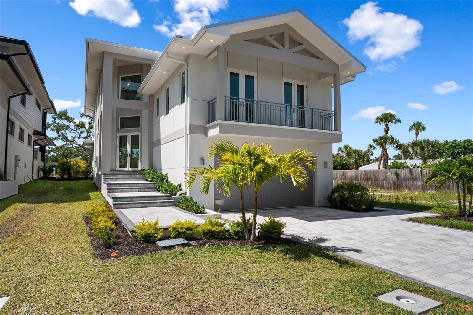 533 VENICE LN