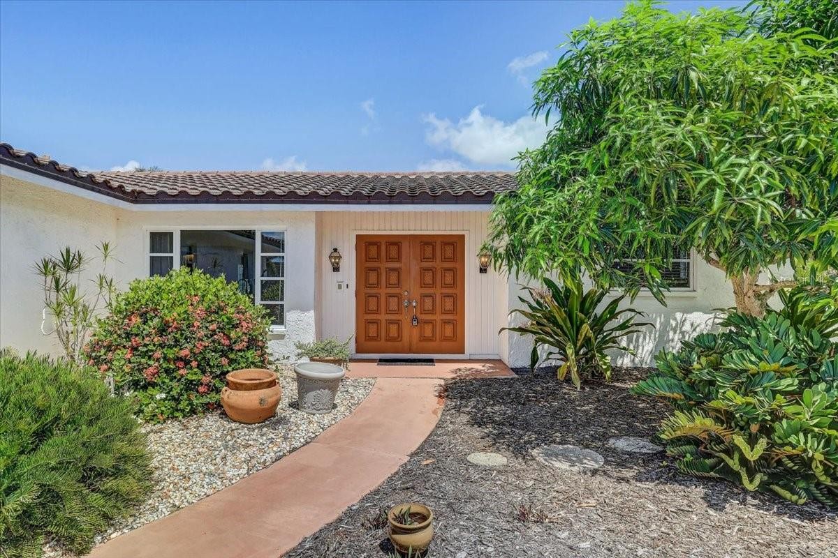 11 OLD TRAIL RD