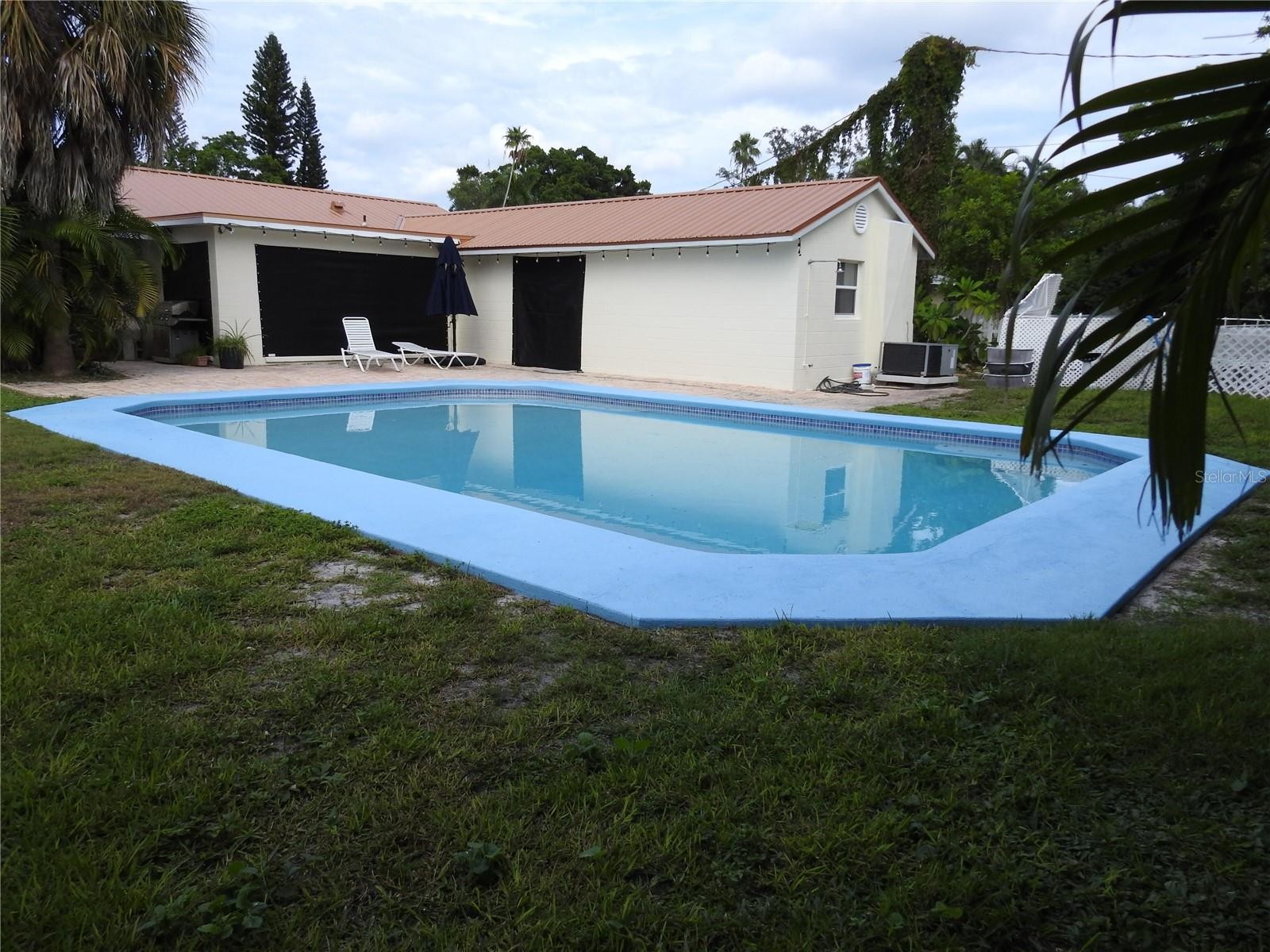 7611 SENRAB DR