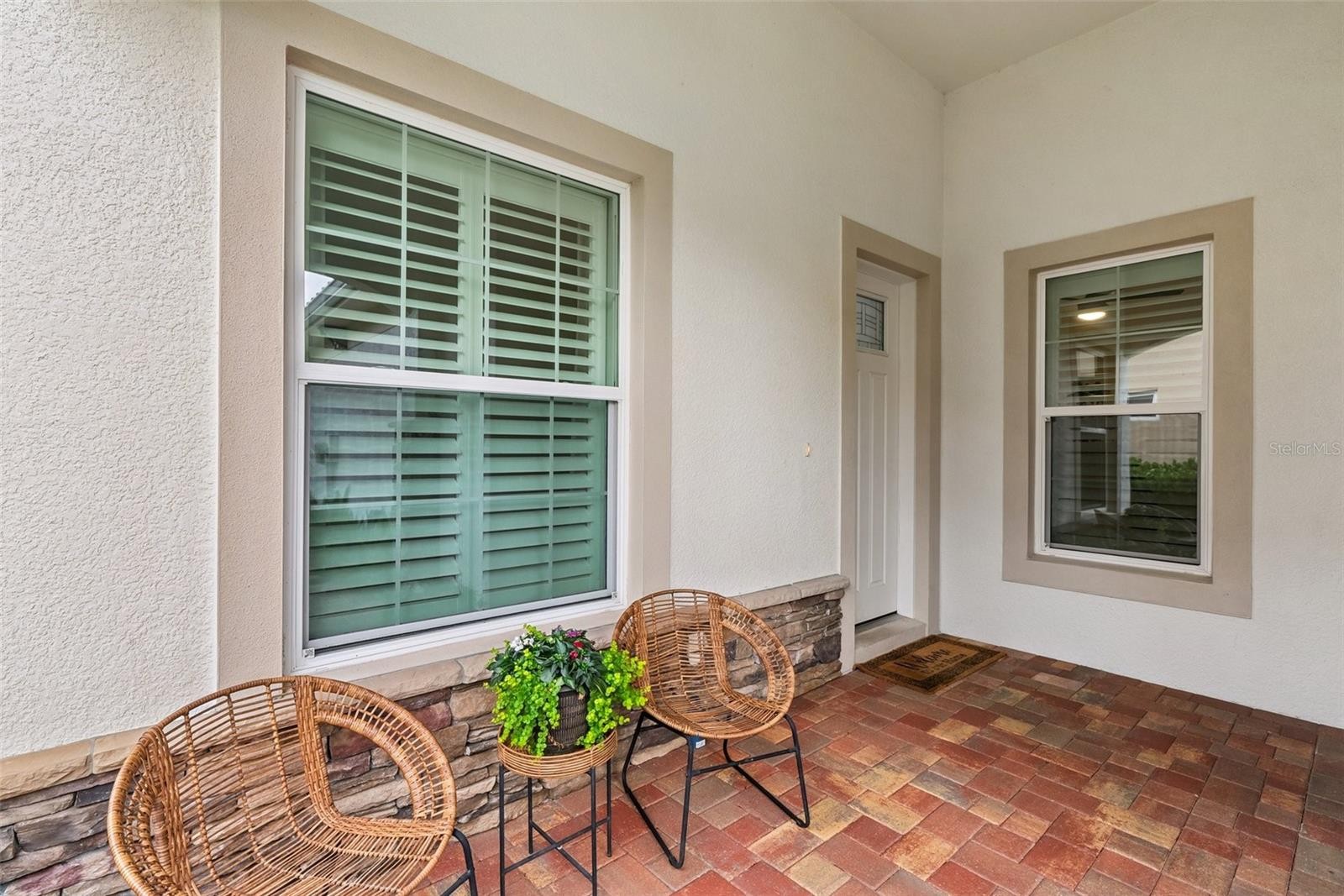 121 COLEBROOK CT