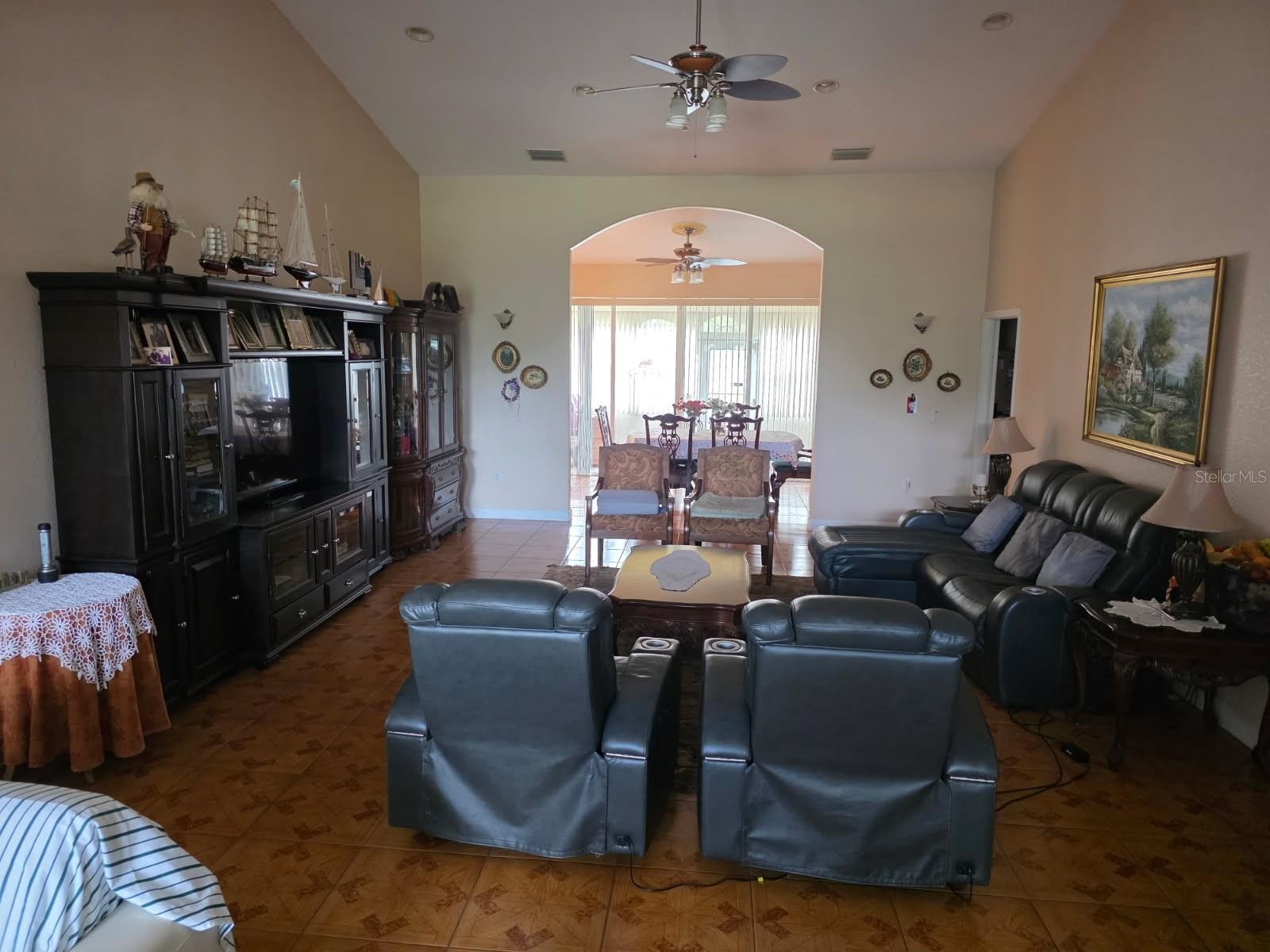 102 BAYAMO DR