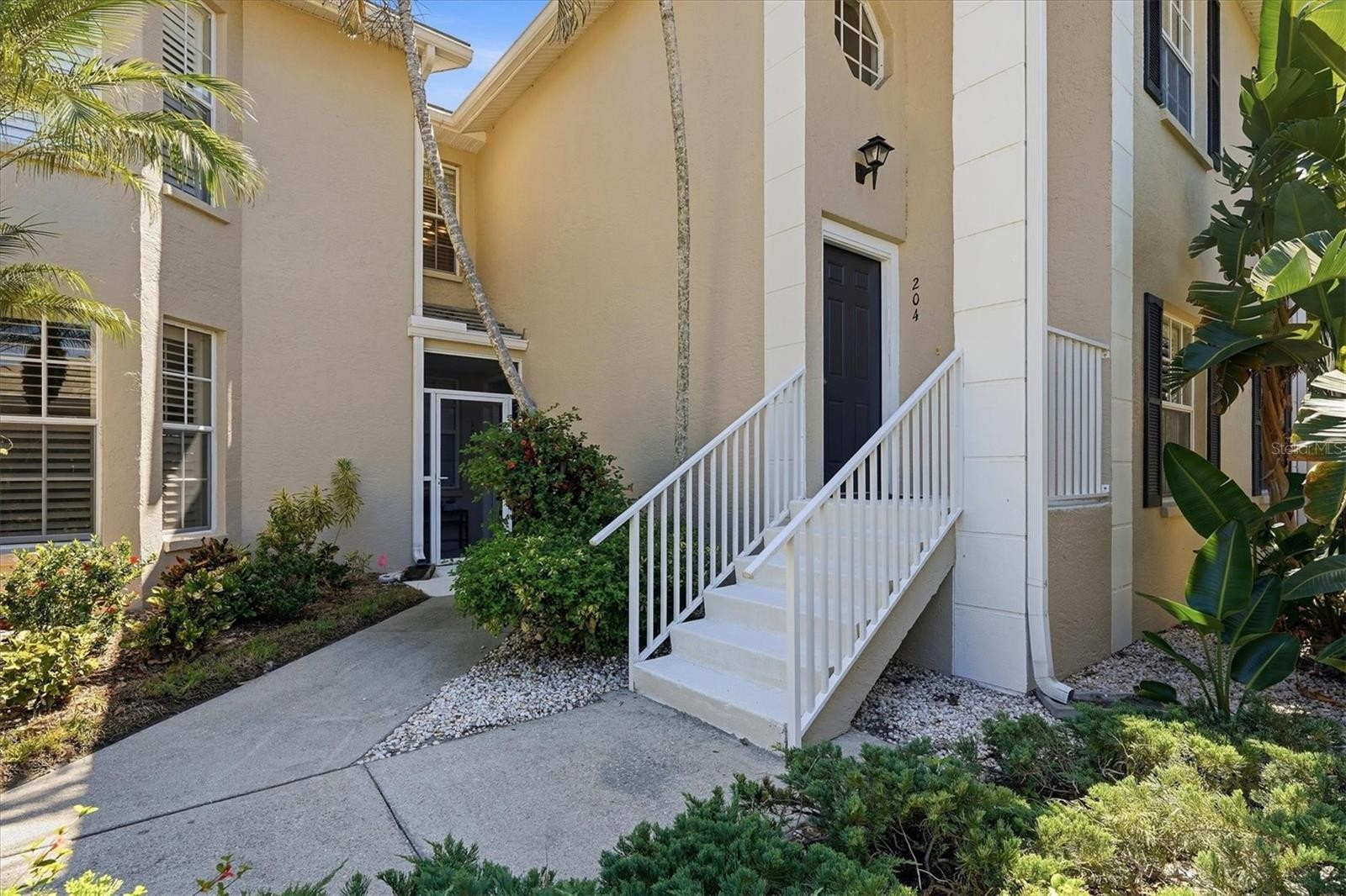 111 WOODBRIDGE DR #204