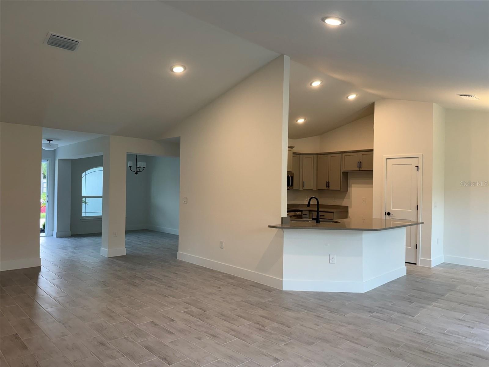 2724 NELLIE LN
