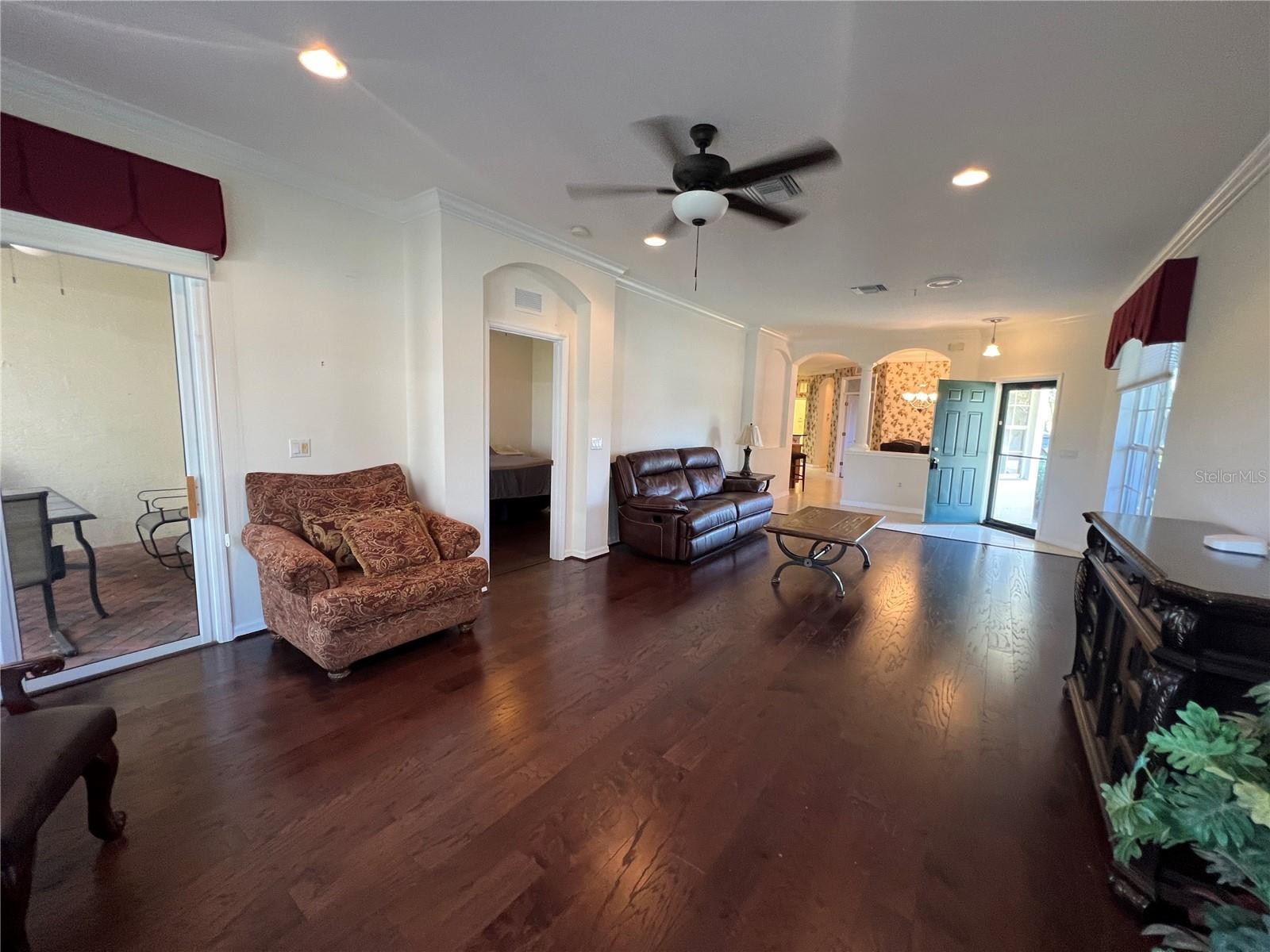 4665 WHISPERING OAKS DR