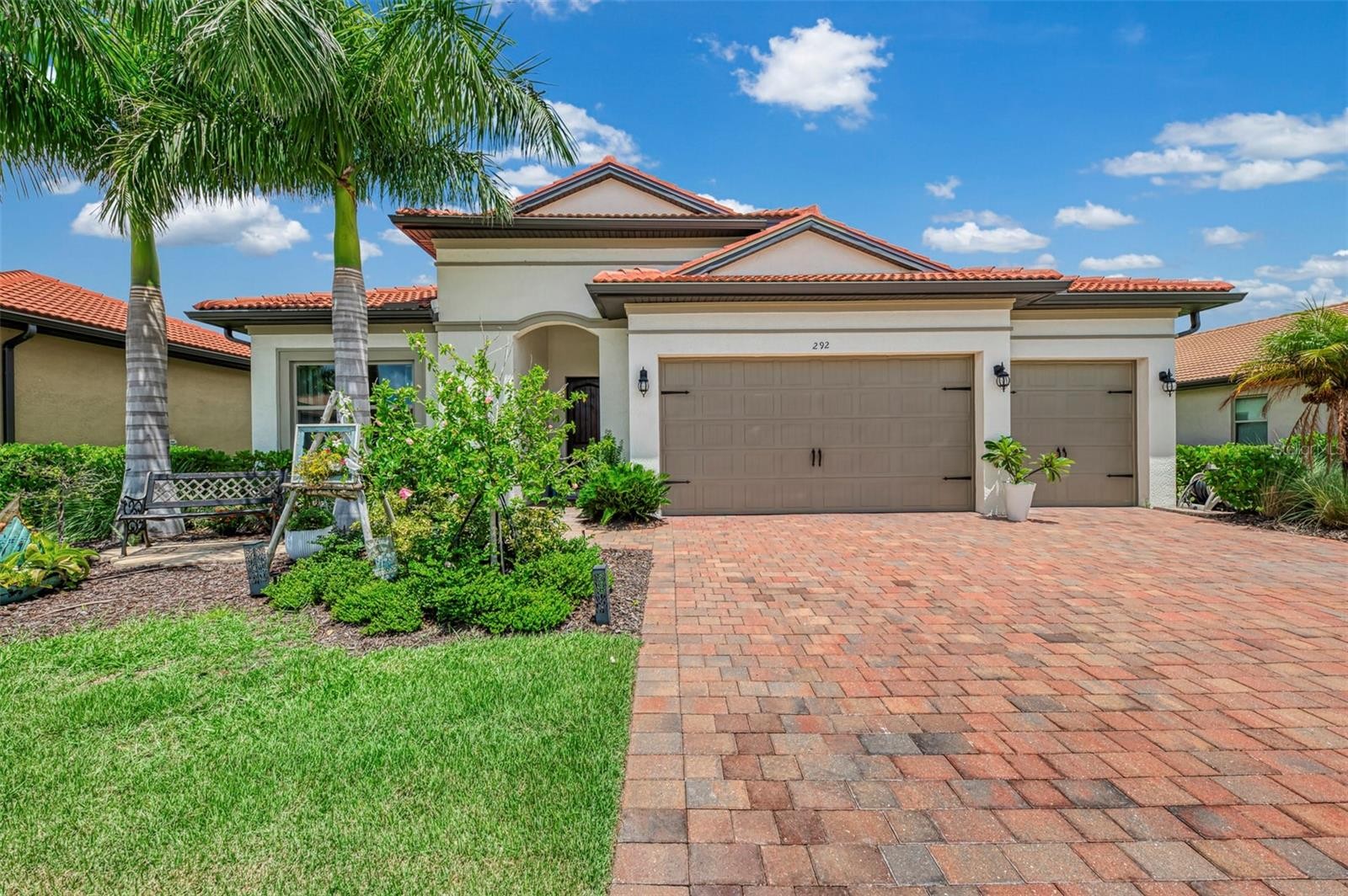 292 VILLORESI BLVD