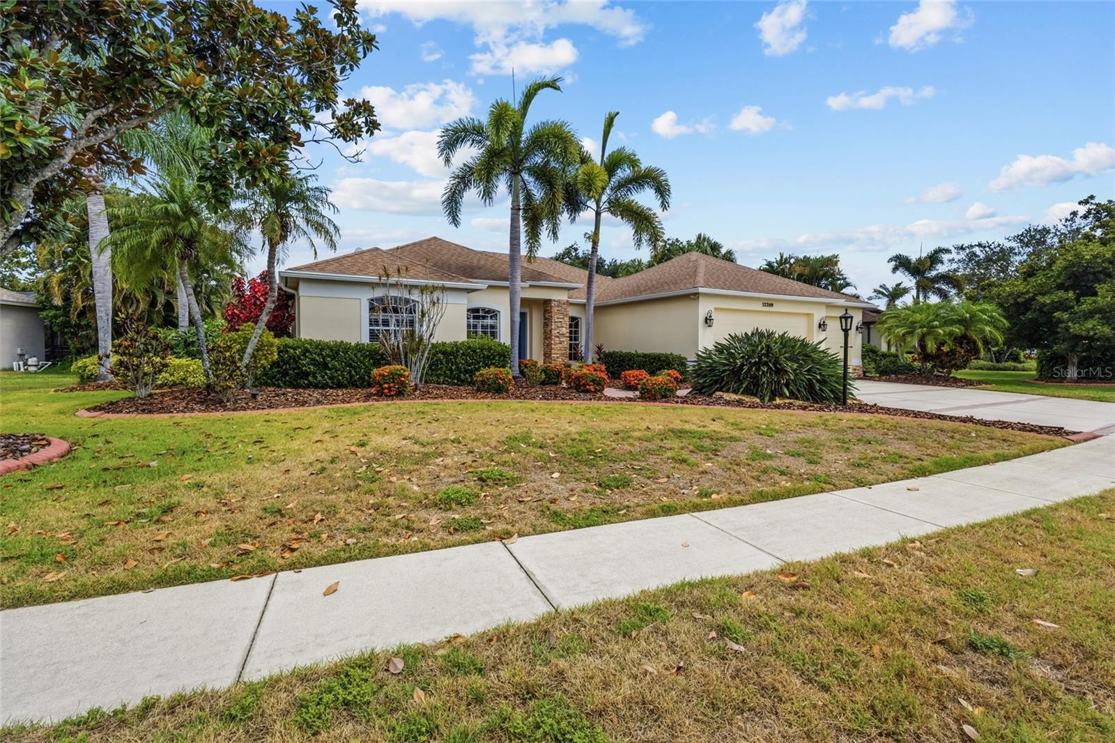12209 CLUBHOUSE DR