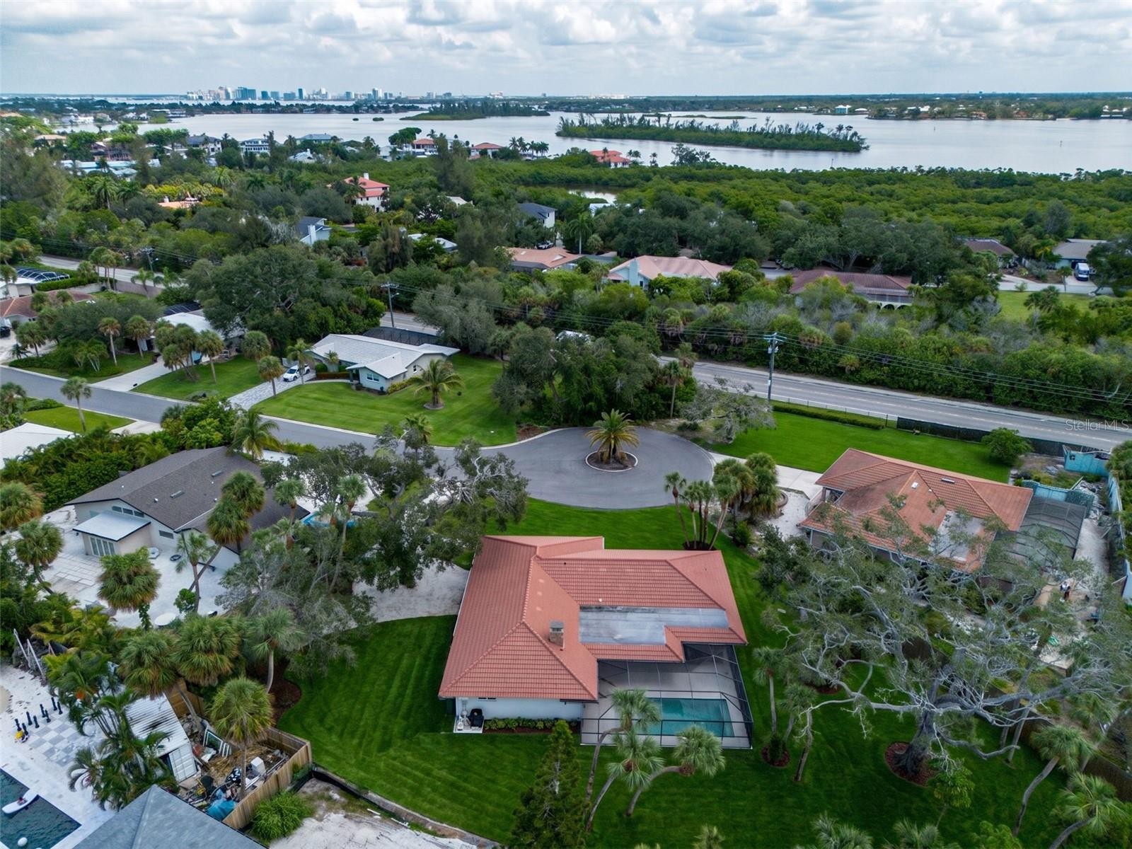 670 VENICE LN