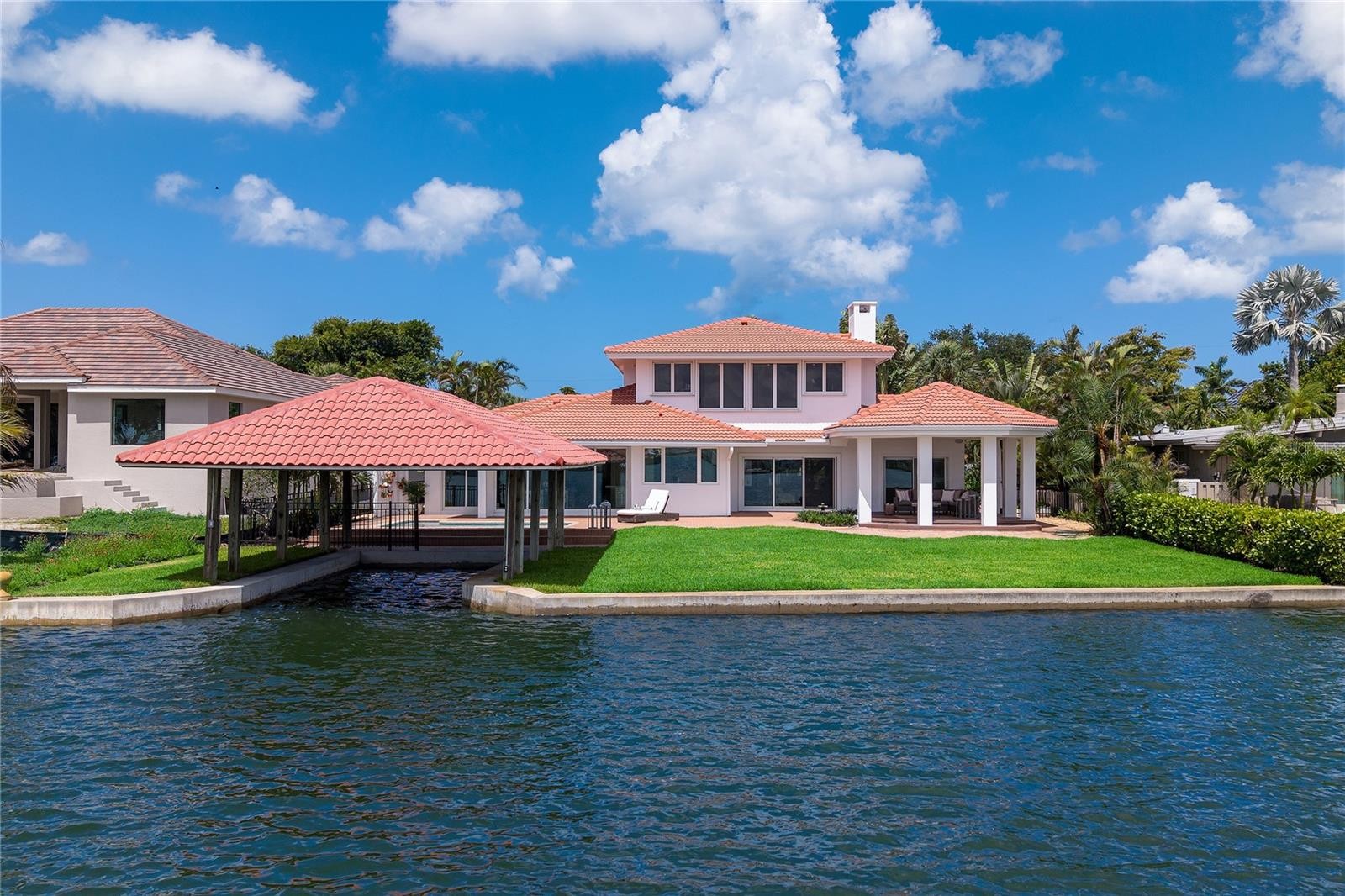 330 W BAY DR