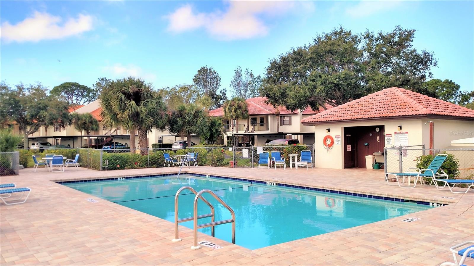 307 PINE HOLLOW CIR #307