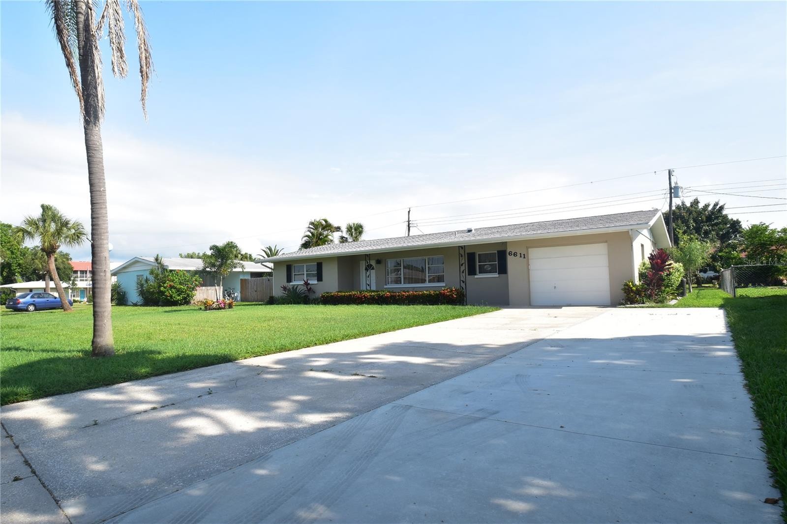 6611 COLONIAL DR