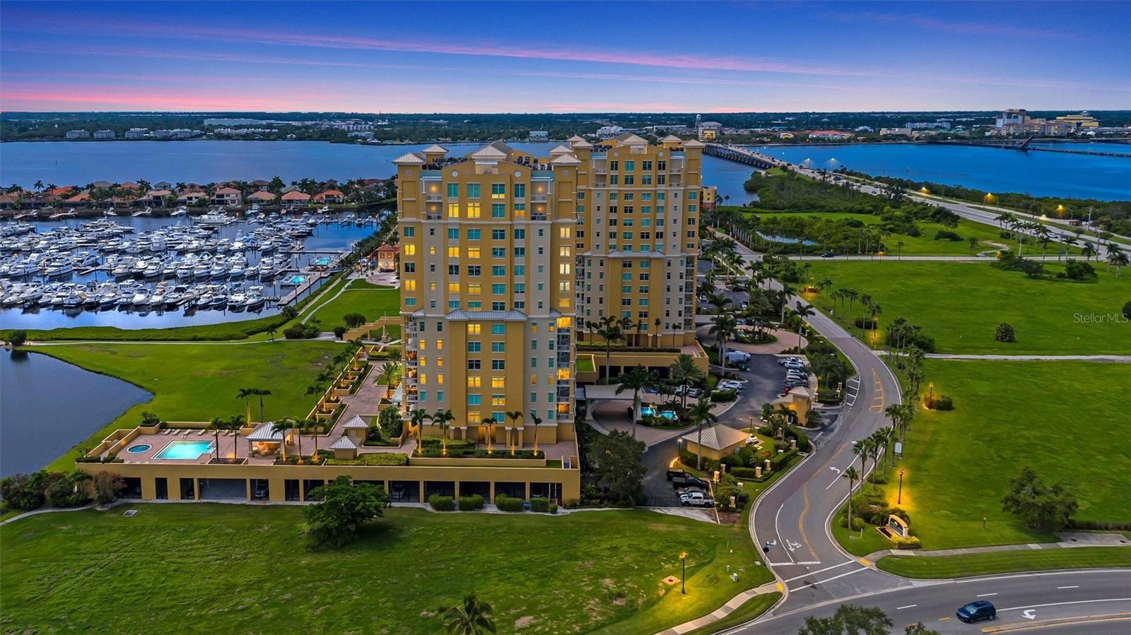 140 RIVIERA DUNES WAY #701