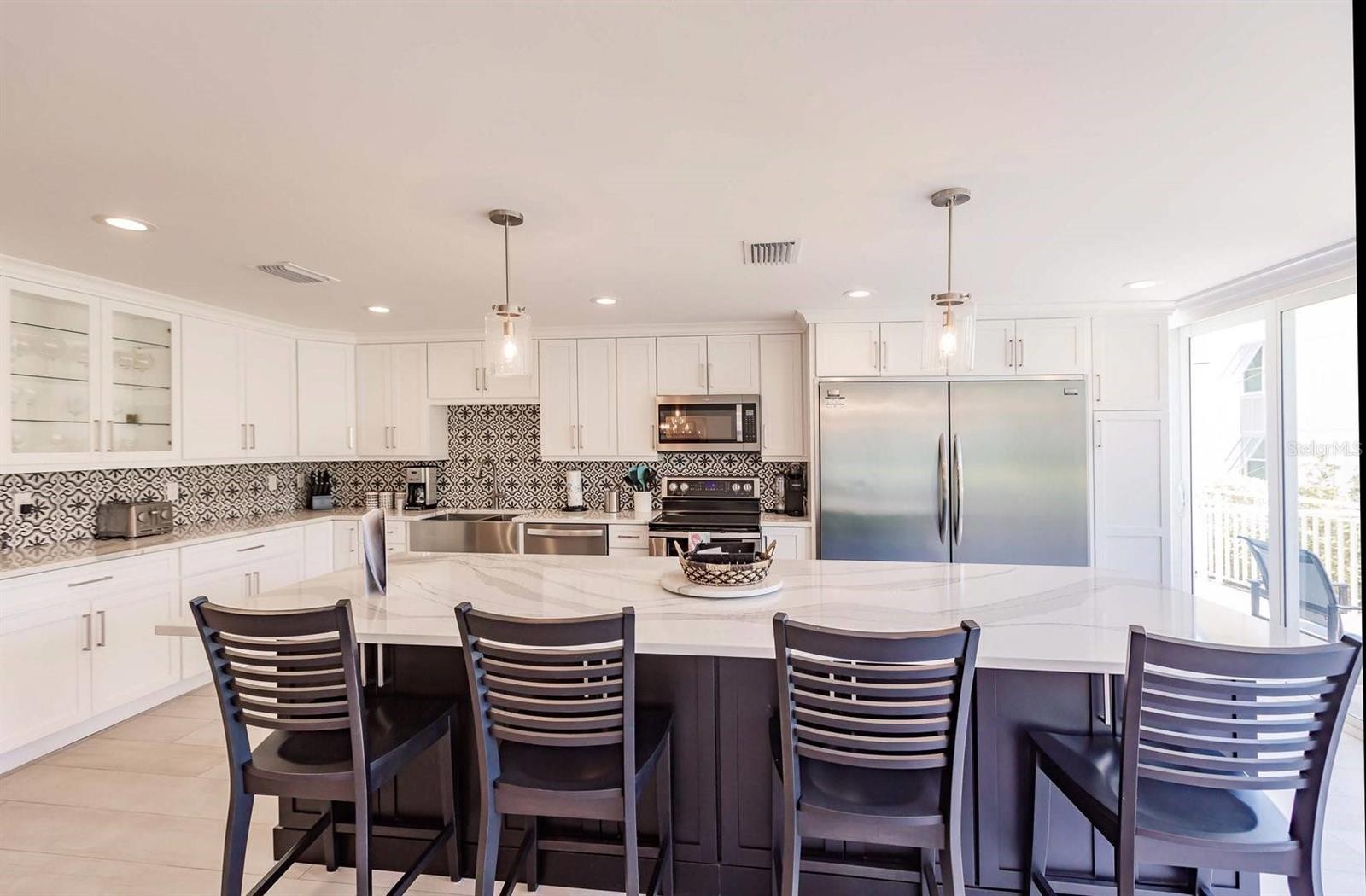 1125 W PEPPERTREE DR #102