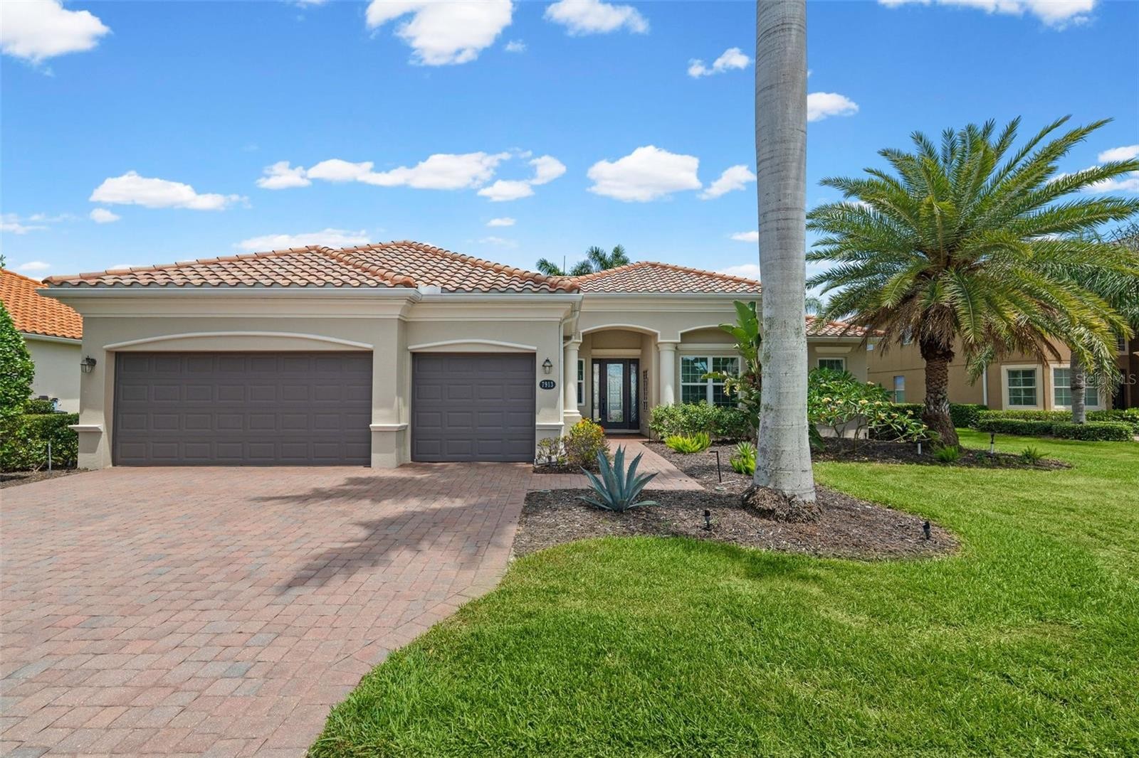 7913 HERITAGE GRAND PL