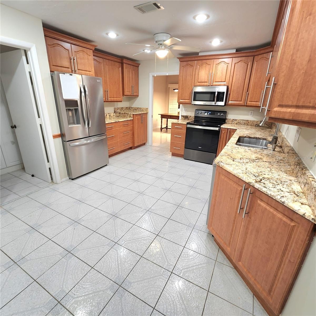 49 SANDSTONE CIR