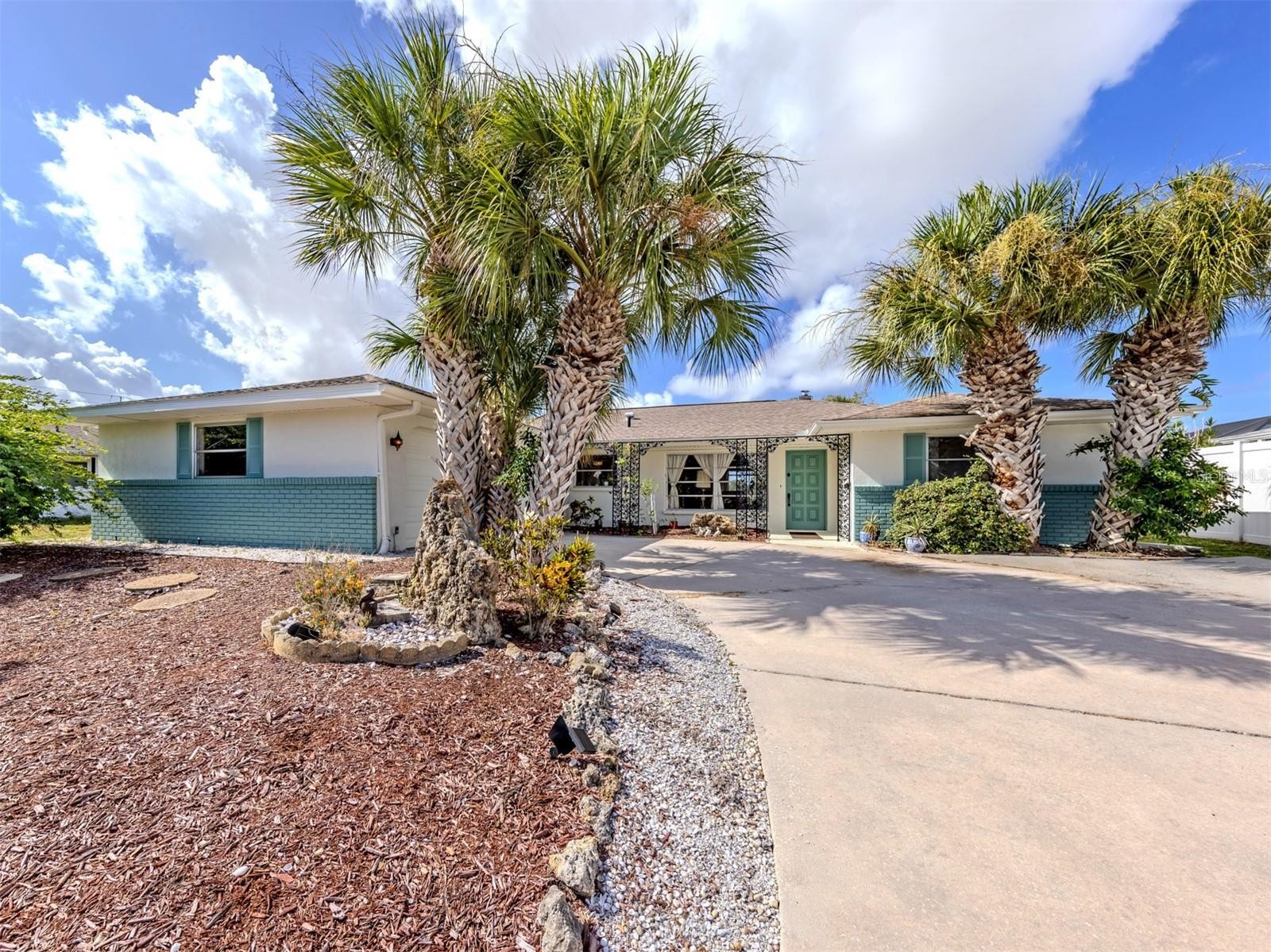 1480 LAKESIDE DR