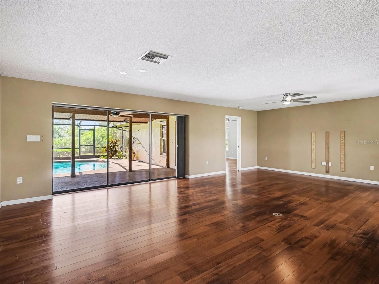 4375 SEDLEY LN