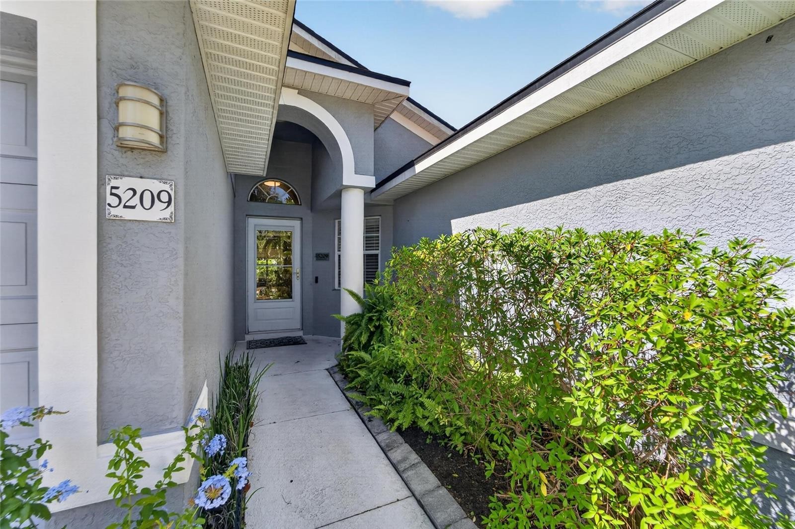 5209 LANSDOWNE WAY