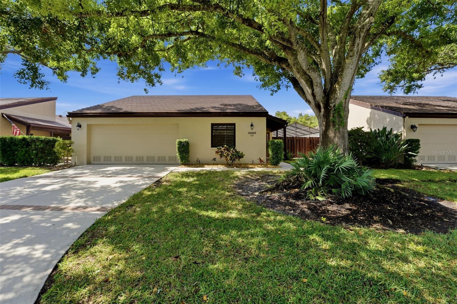 3692 GLEN OAKS MANOR DR
