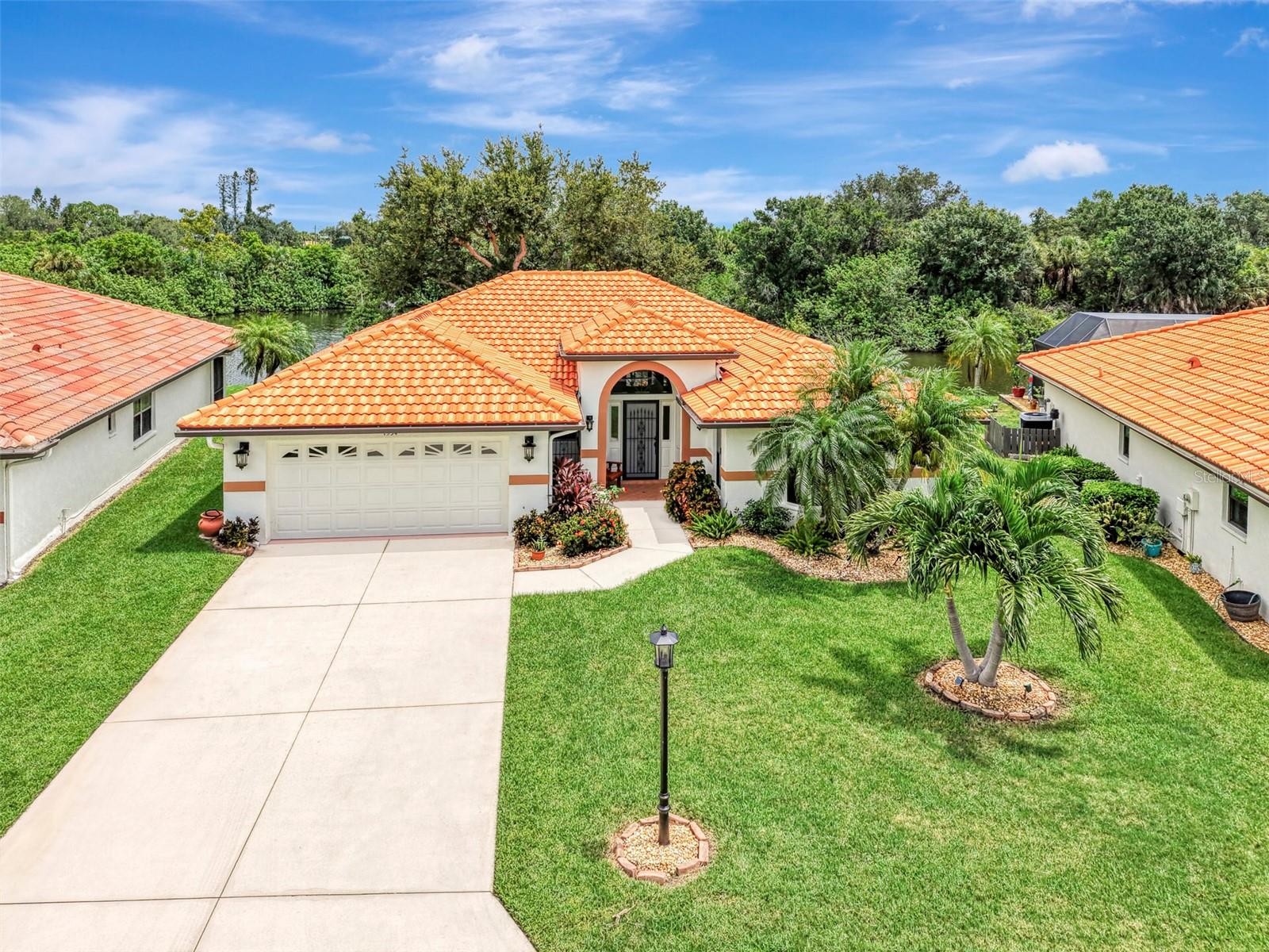 1934 COVE POINTE DR