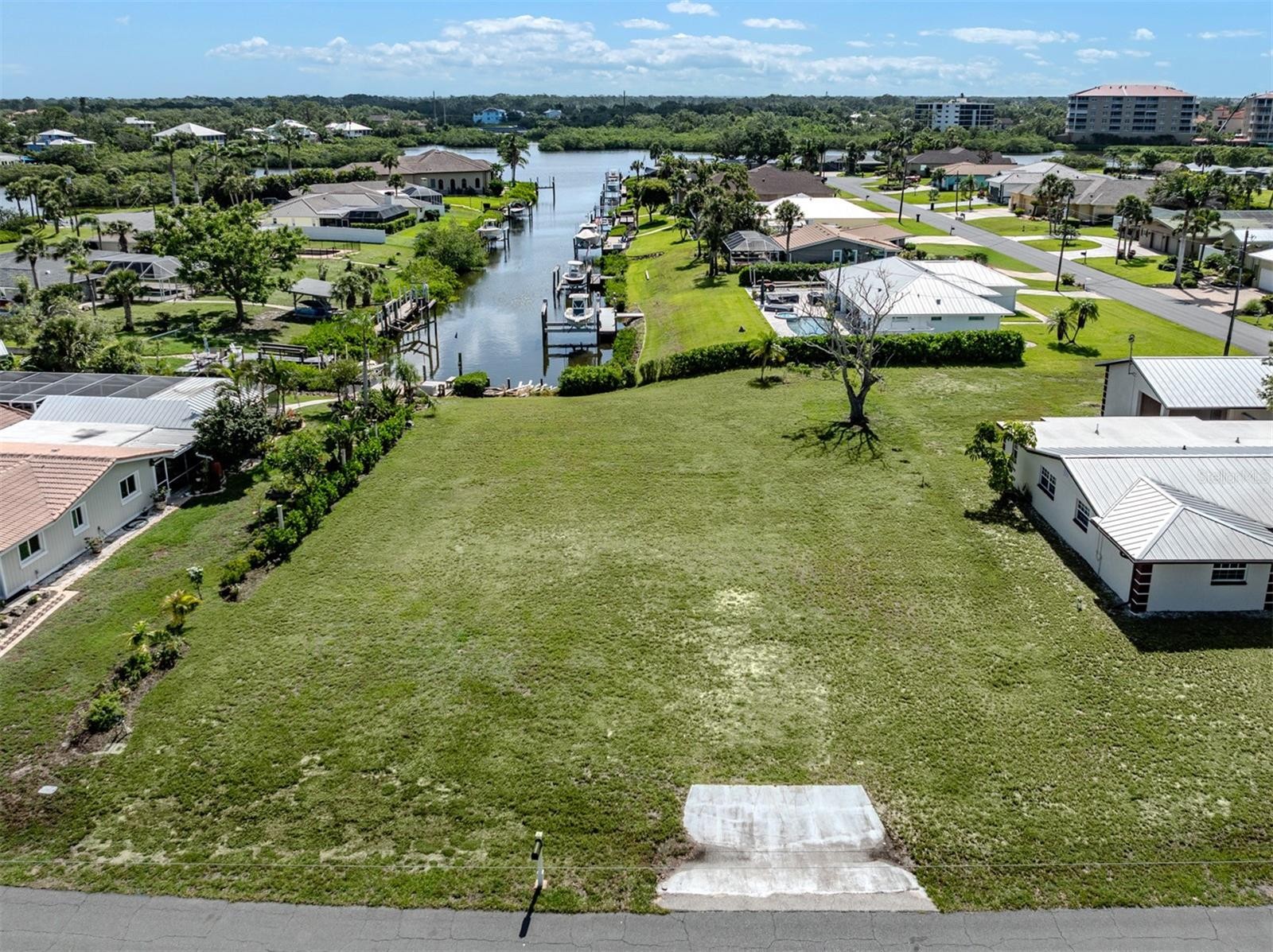 458 N SHORE DR