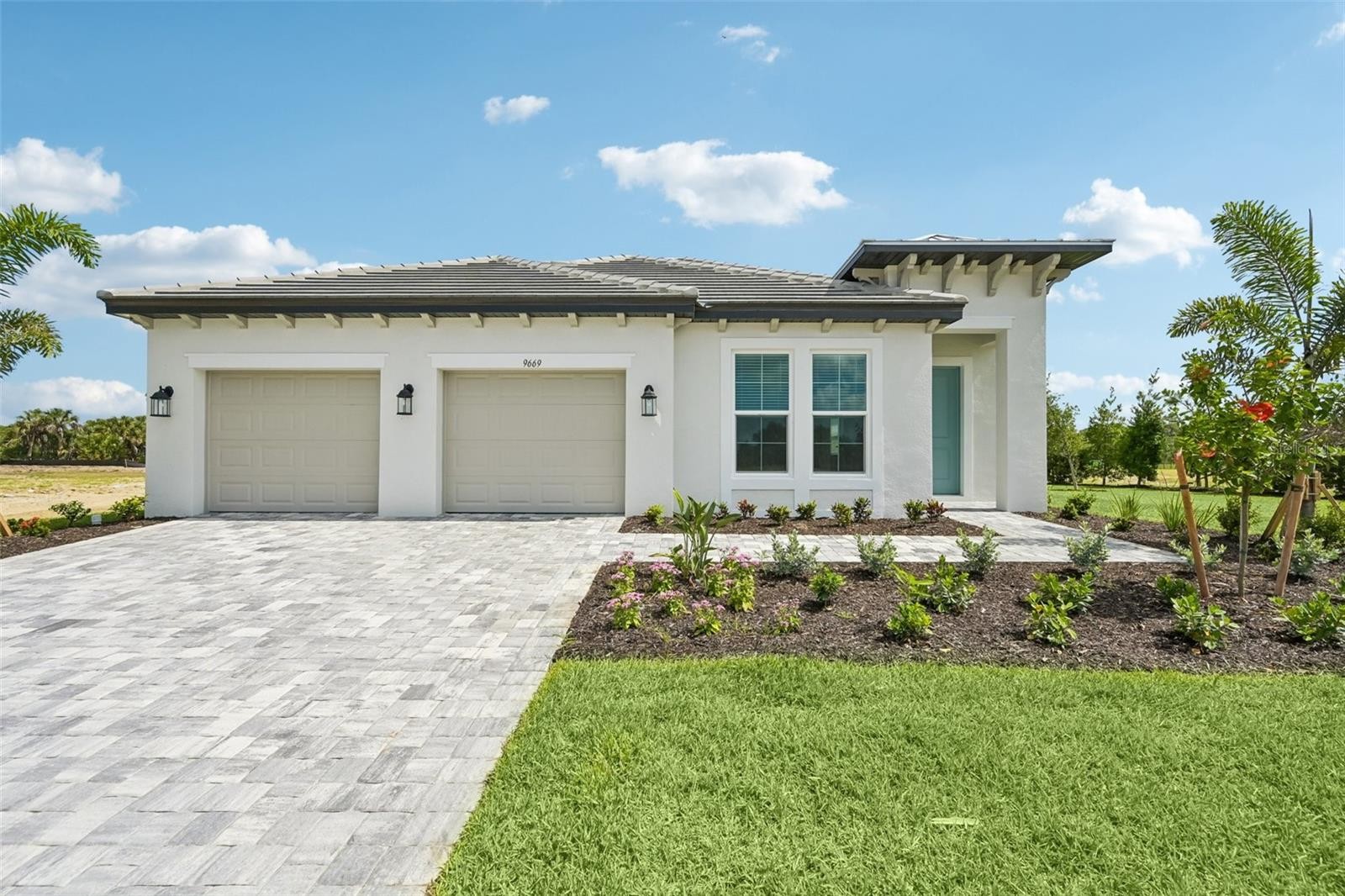 9669 CRYSTAL ISLES CIR