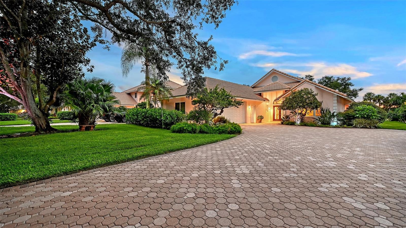 5476 GOLF POINTE DR