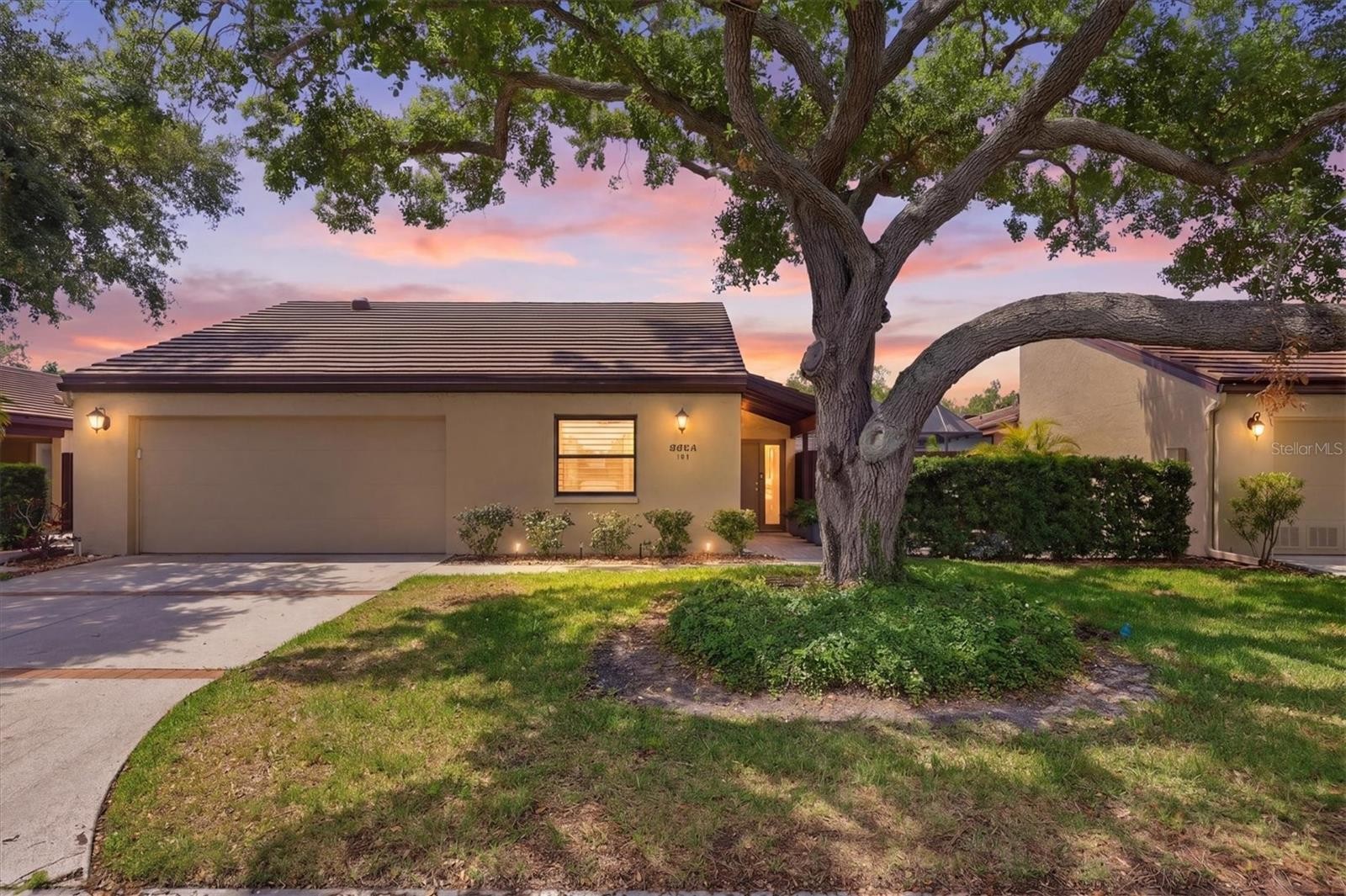 3694 GLEN OAKS MANOR DR