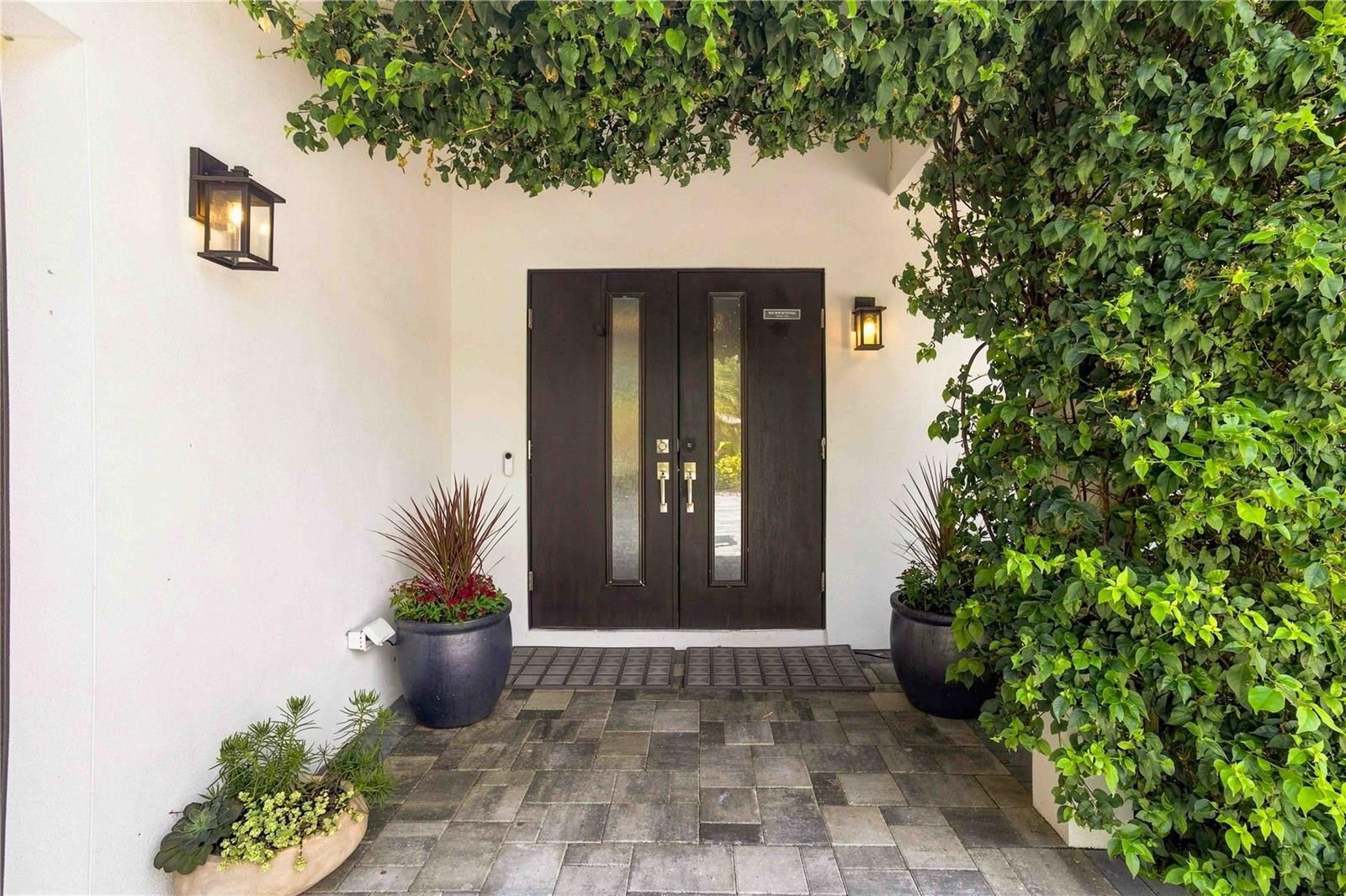 2410 SIESTA DR