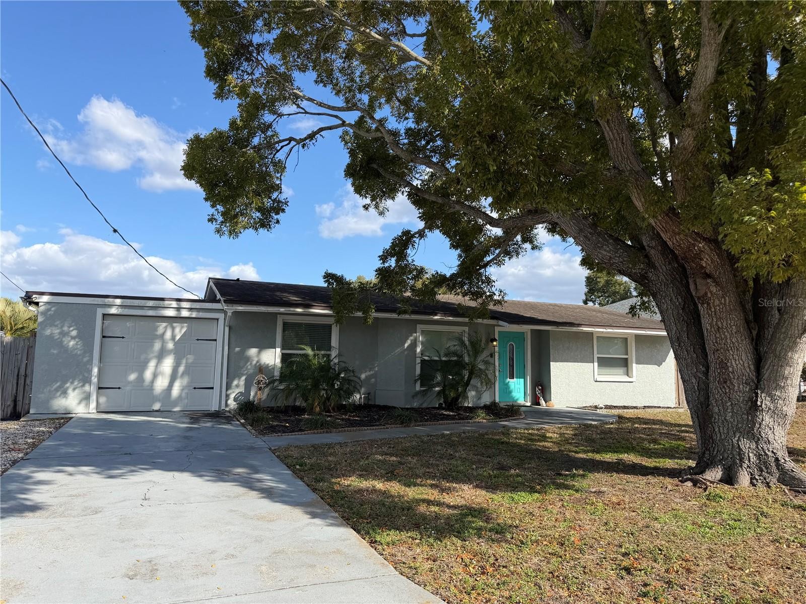 716 IXORA AVE