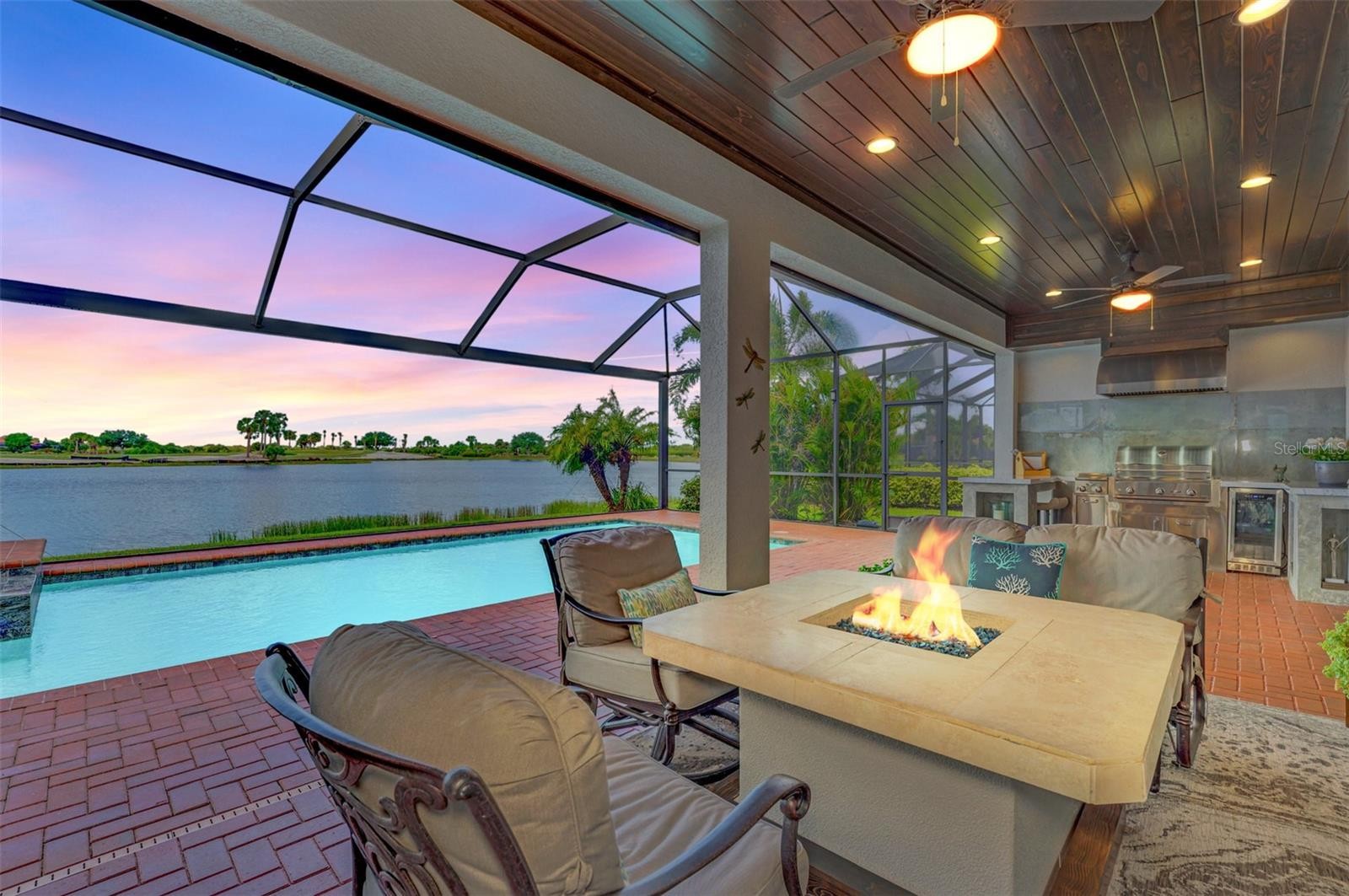 23423 WAVERLY CIR