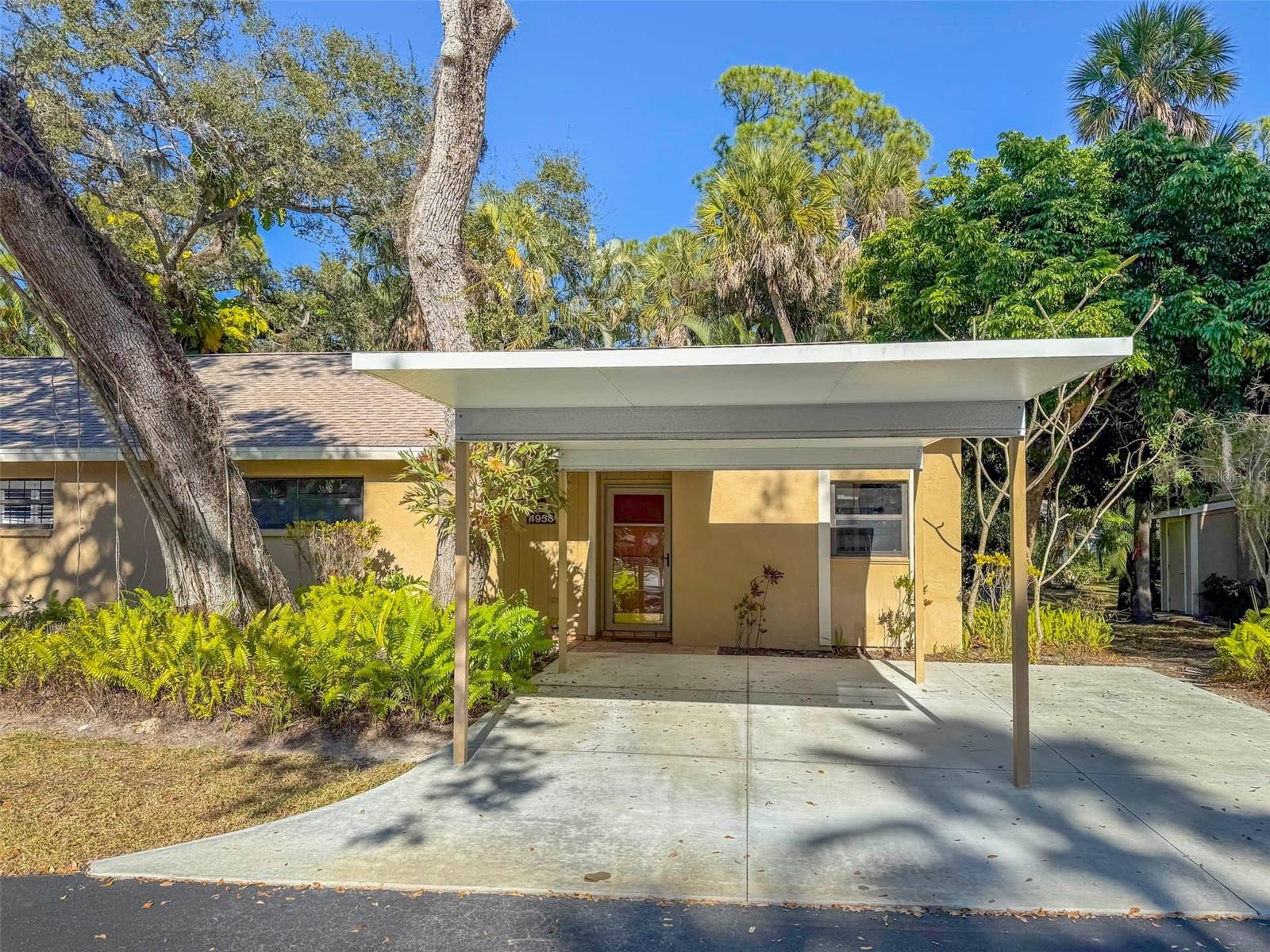 4958 VILLAGE GARDENS DR #144