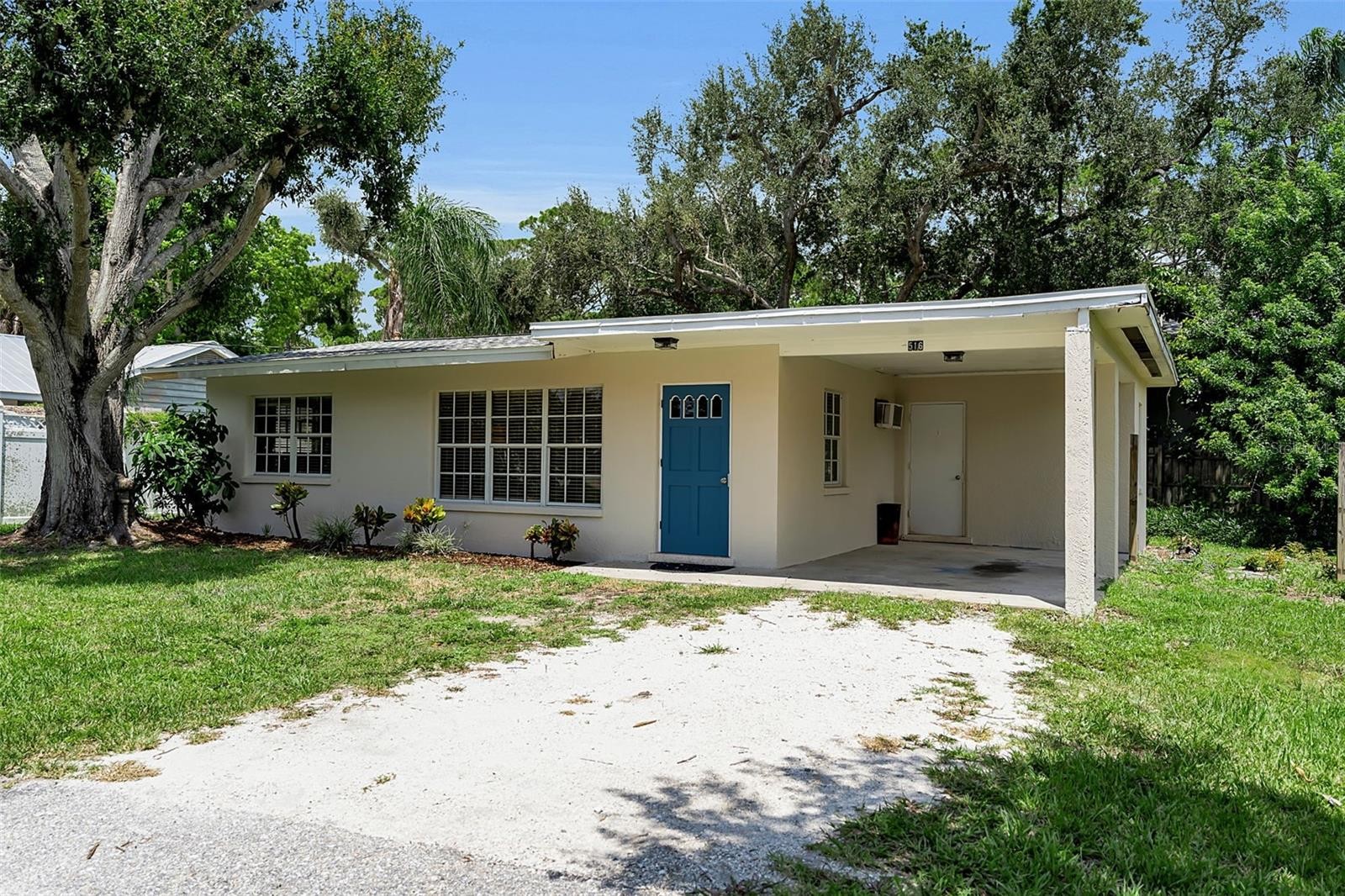 516 LAUREL RD W