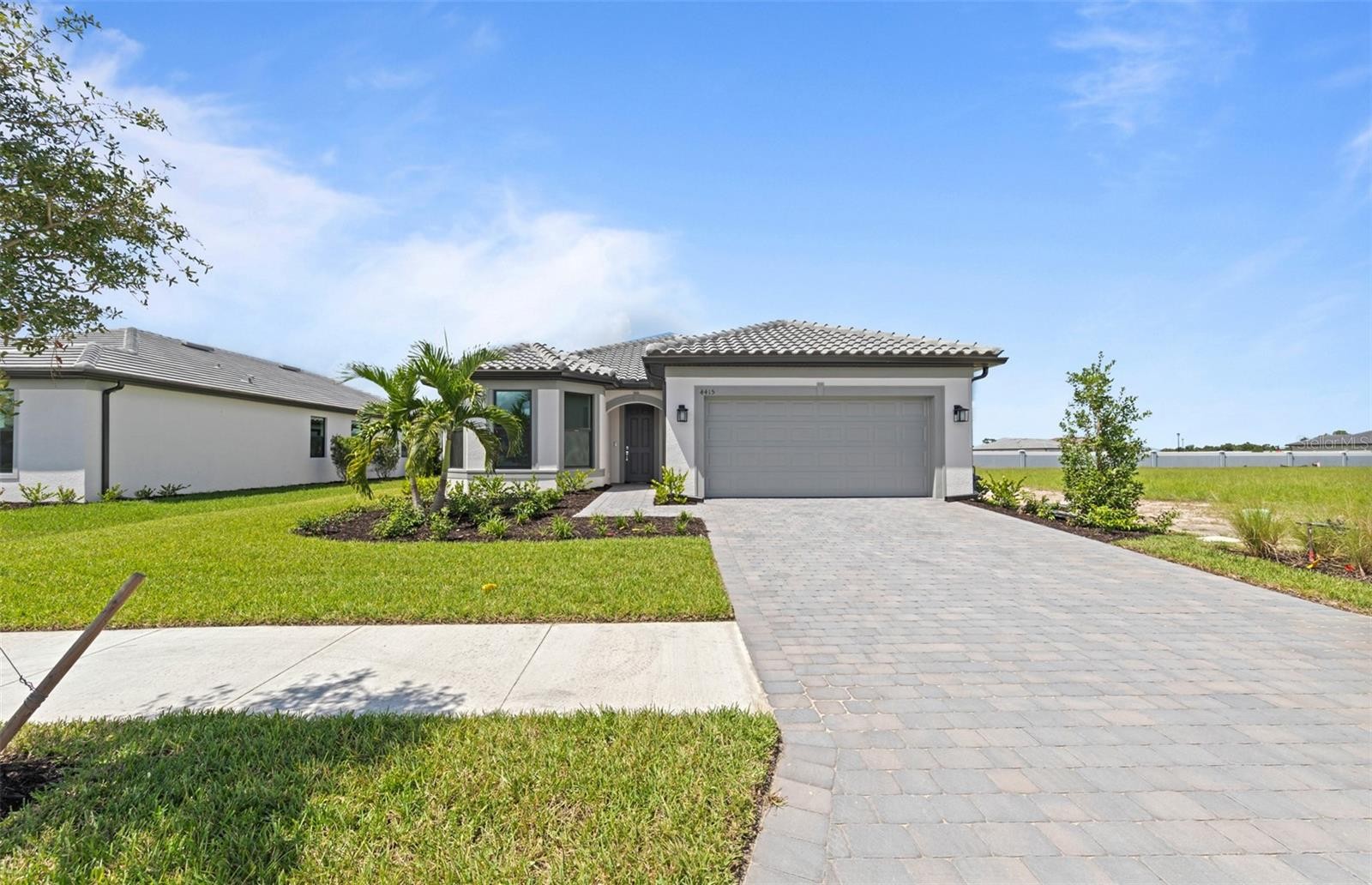 4415 LAKESIDE GROVE