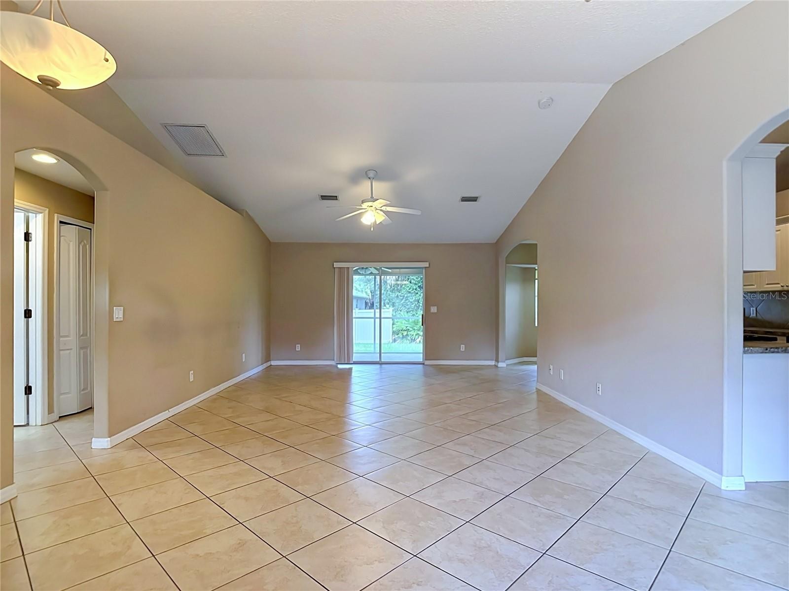 4523 BUTTERFLY LN
