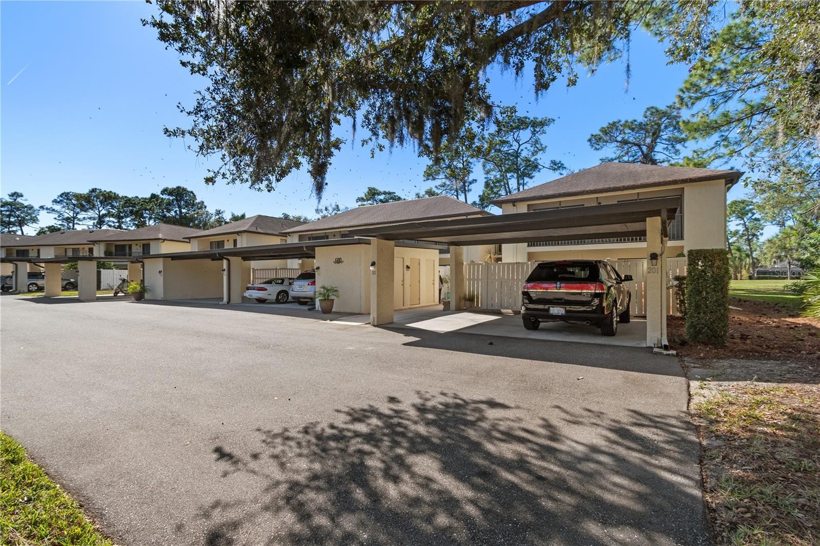 6110 COUNTRY CLUB WAY #204