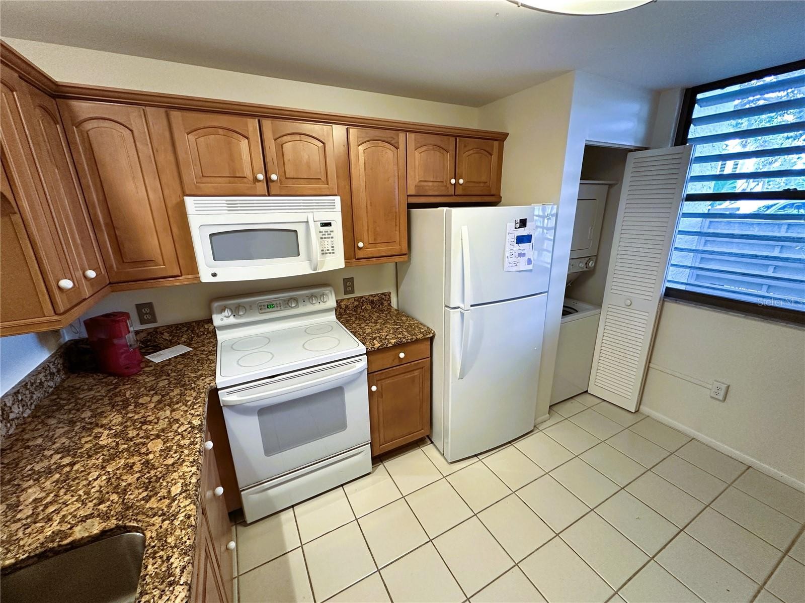 645 WOODLAWN DR