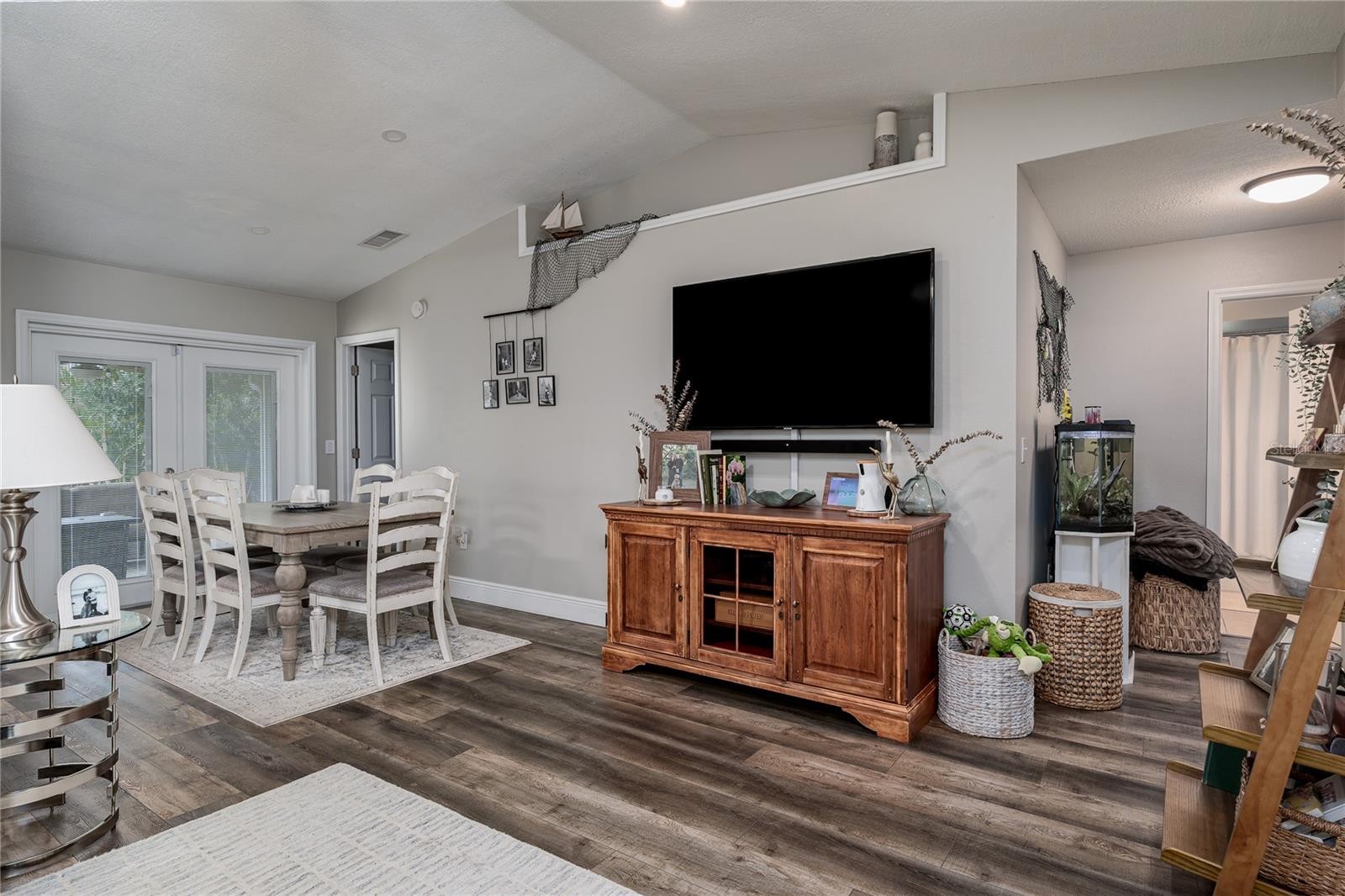 327 43RD STREET BLVD W