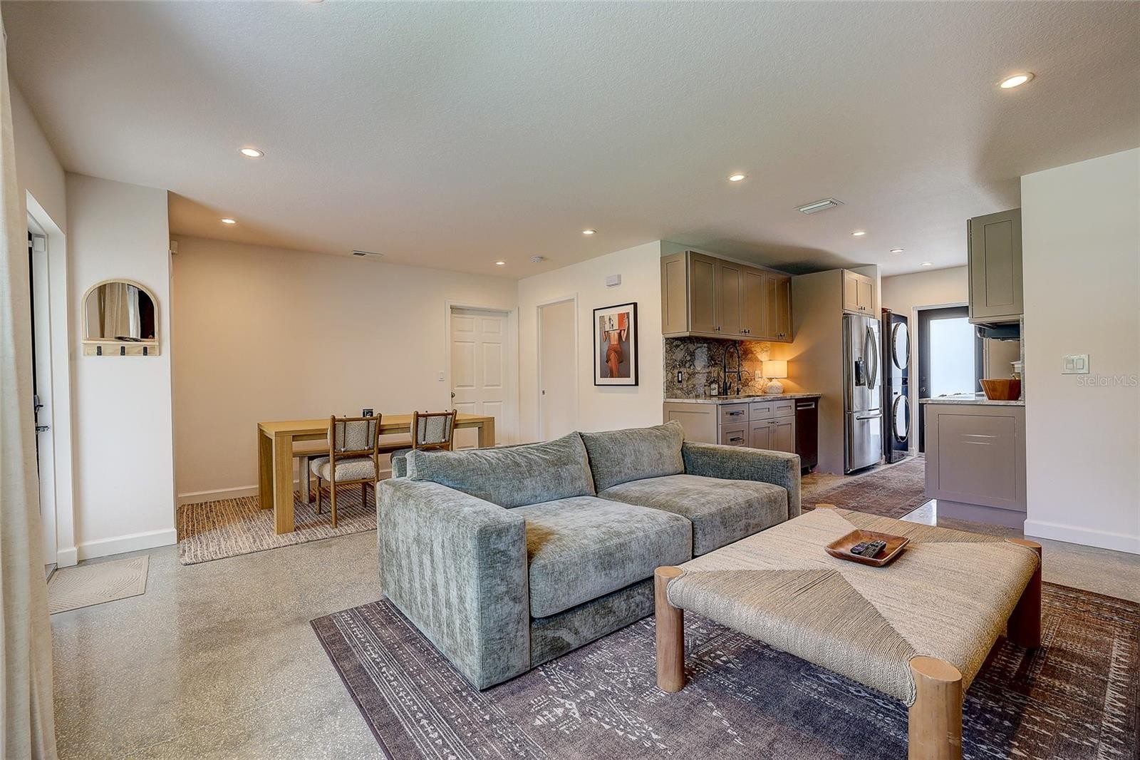 2121 PALM TER