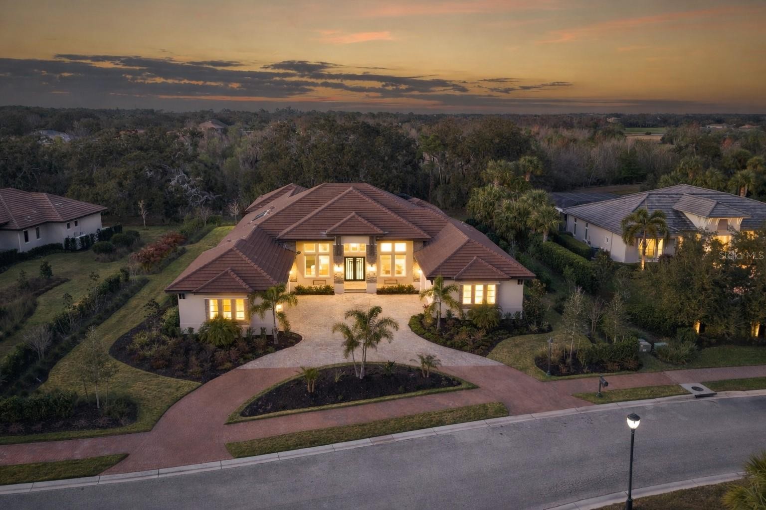 3927 FOUNDERS CLUB DR