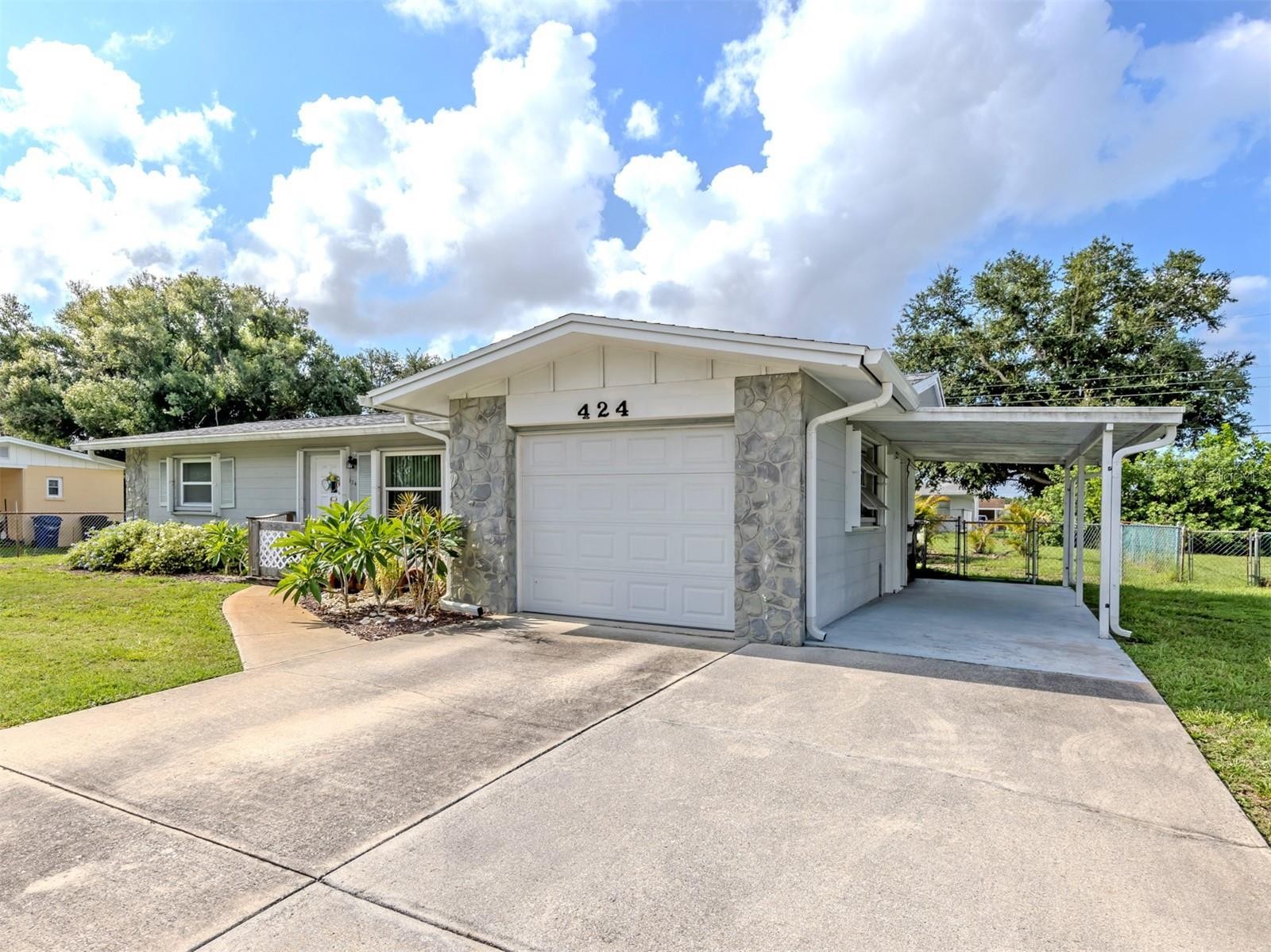 424 CENTER RD