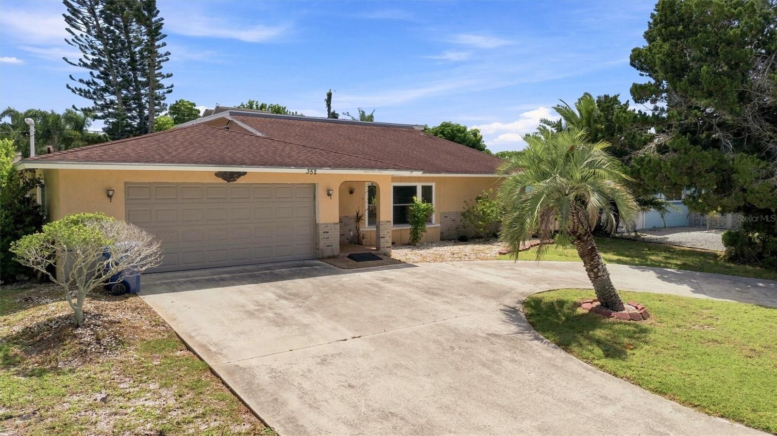 352 LAKE RD