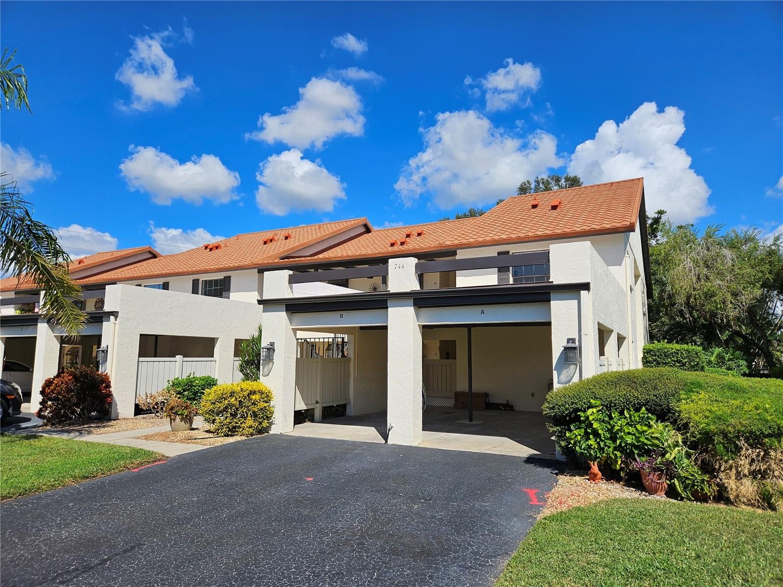 744 AVENIDA ESTANCIA #144