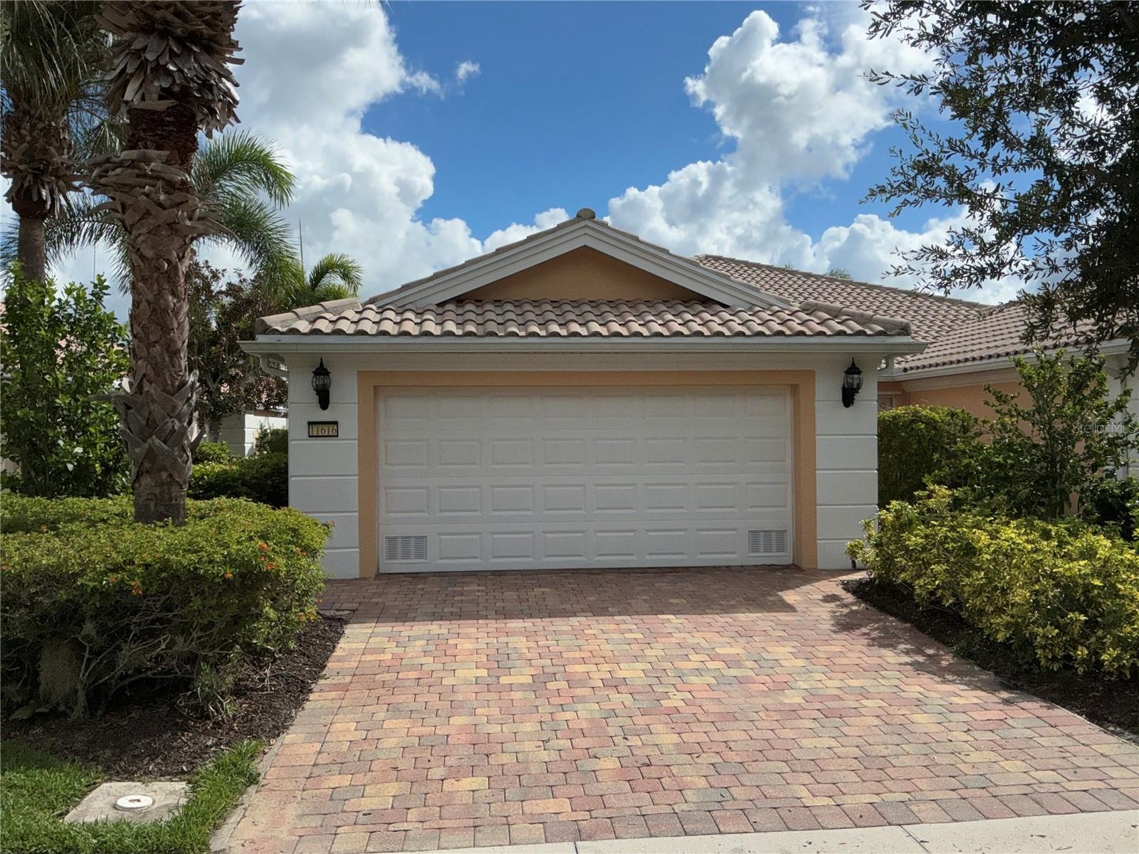 11616 GARESSIO LN