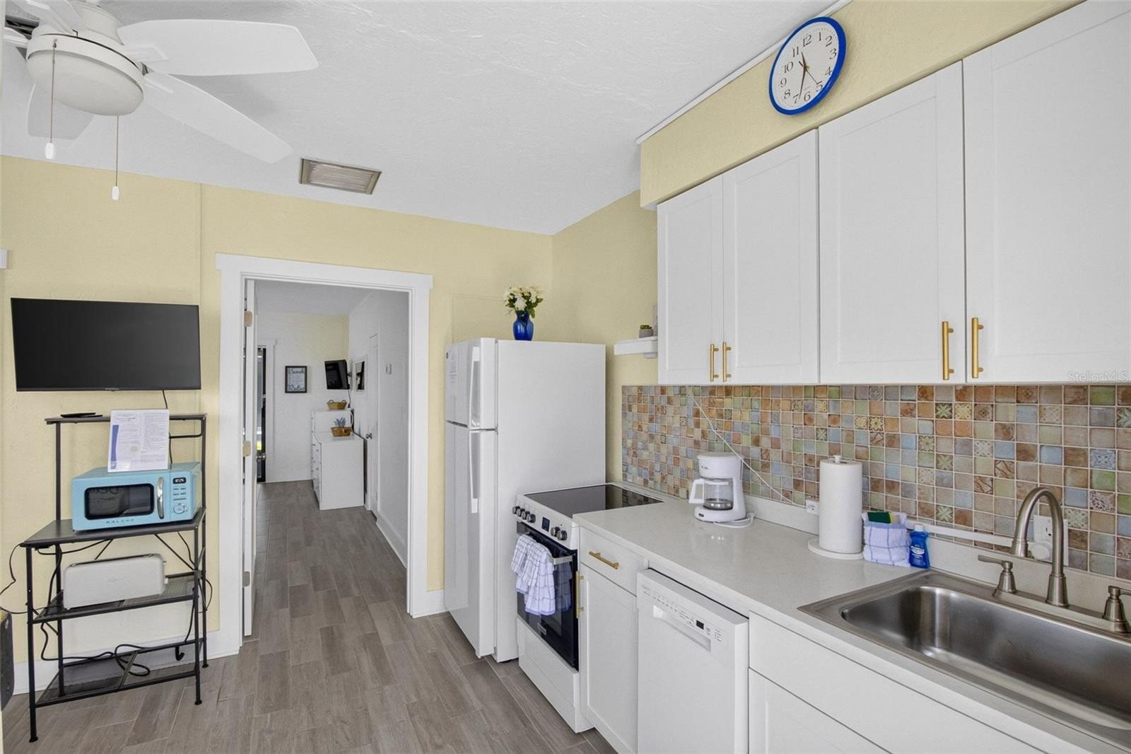 908 VILLAS DR #10