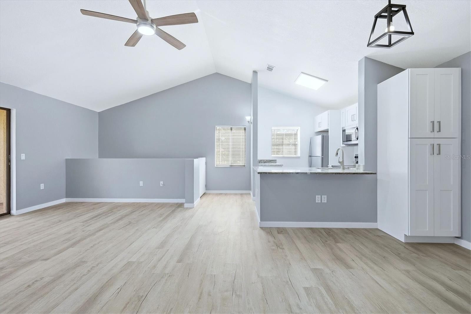 5651 GARDENS DR #5651