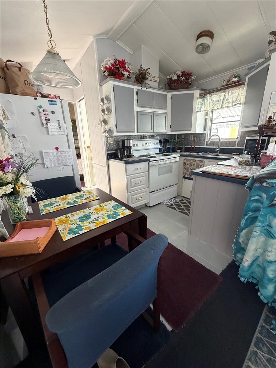 158 BROOKSHIRE DR
