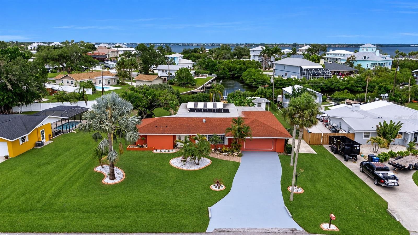 332 SHORE DR
