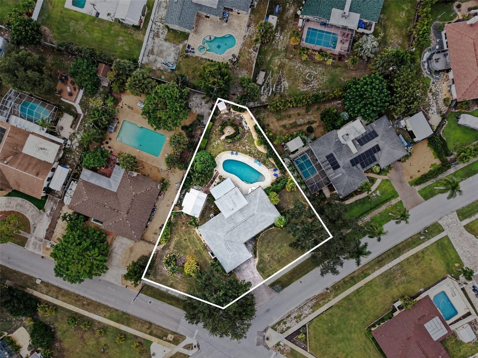 1110 DE NARVEZ AVE