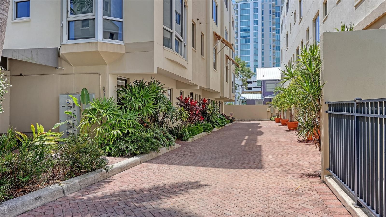235 COCOANUT AVE #128E