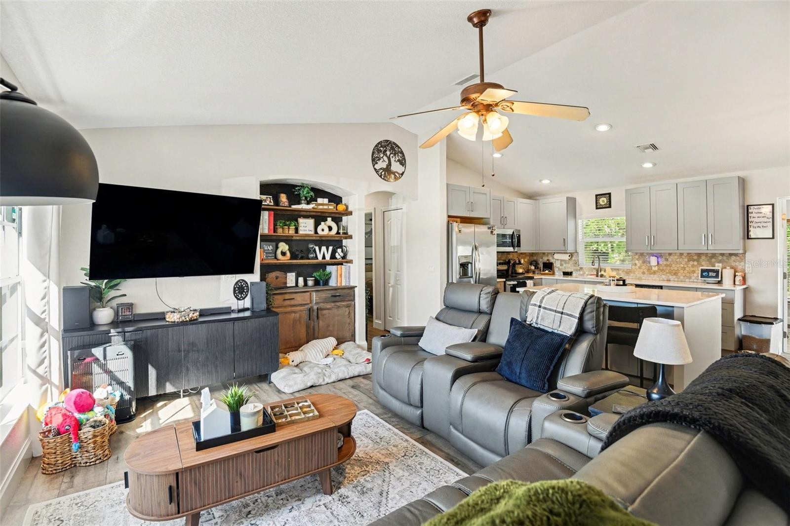 3894 S CHAMBERLAIN BLVD